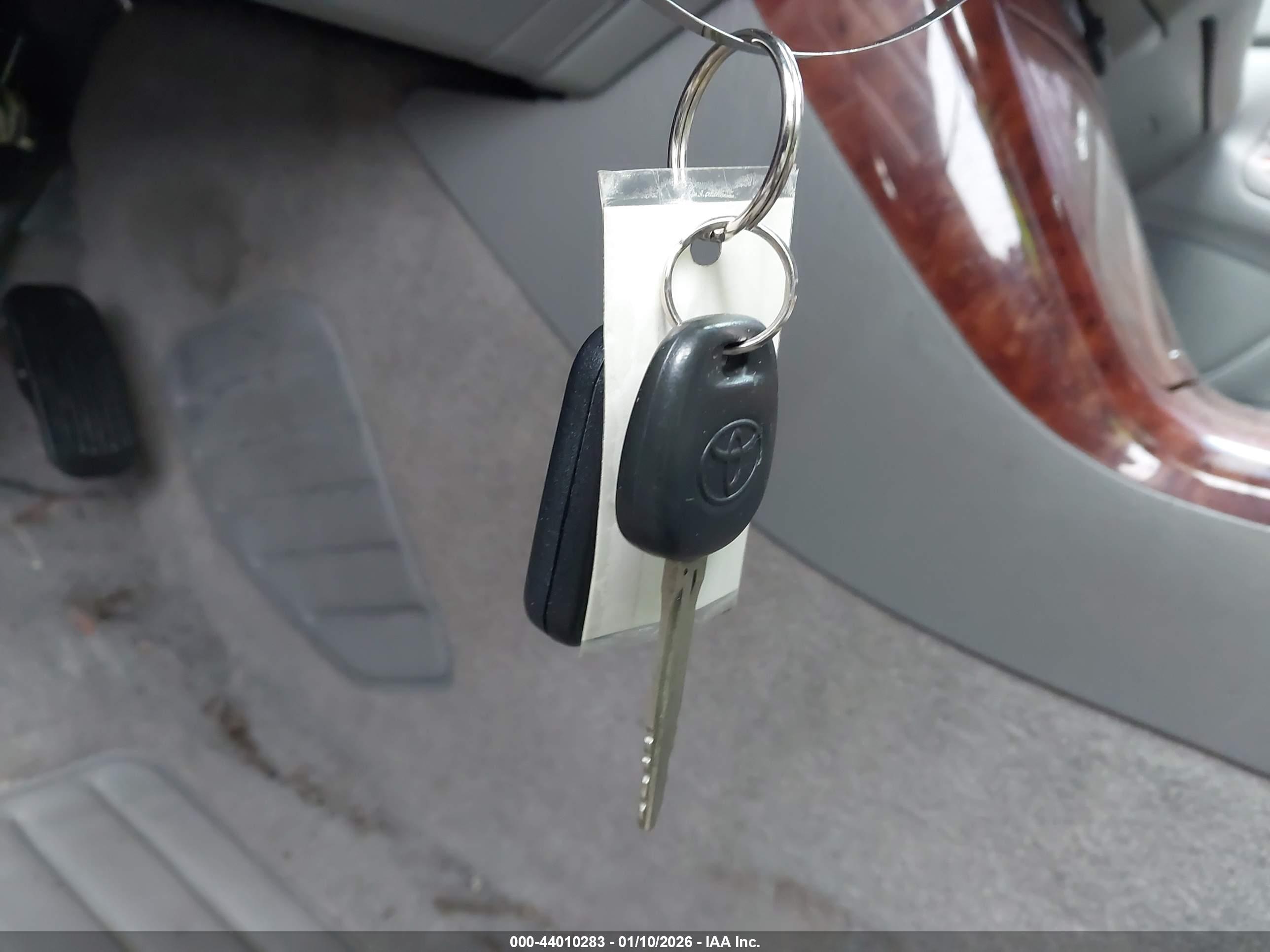 TOYOTA CAMRY image 11