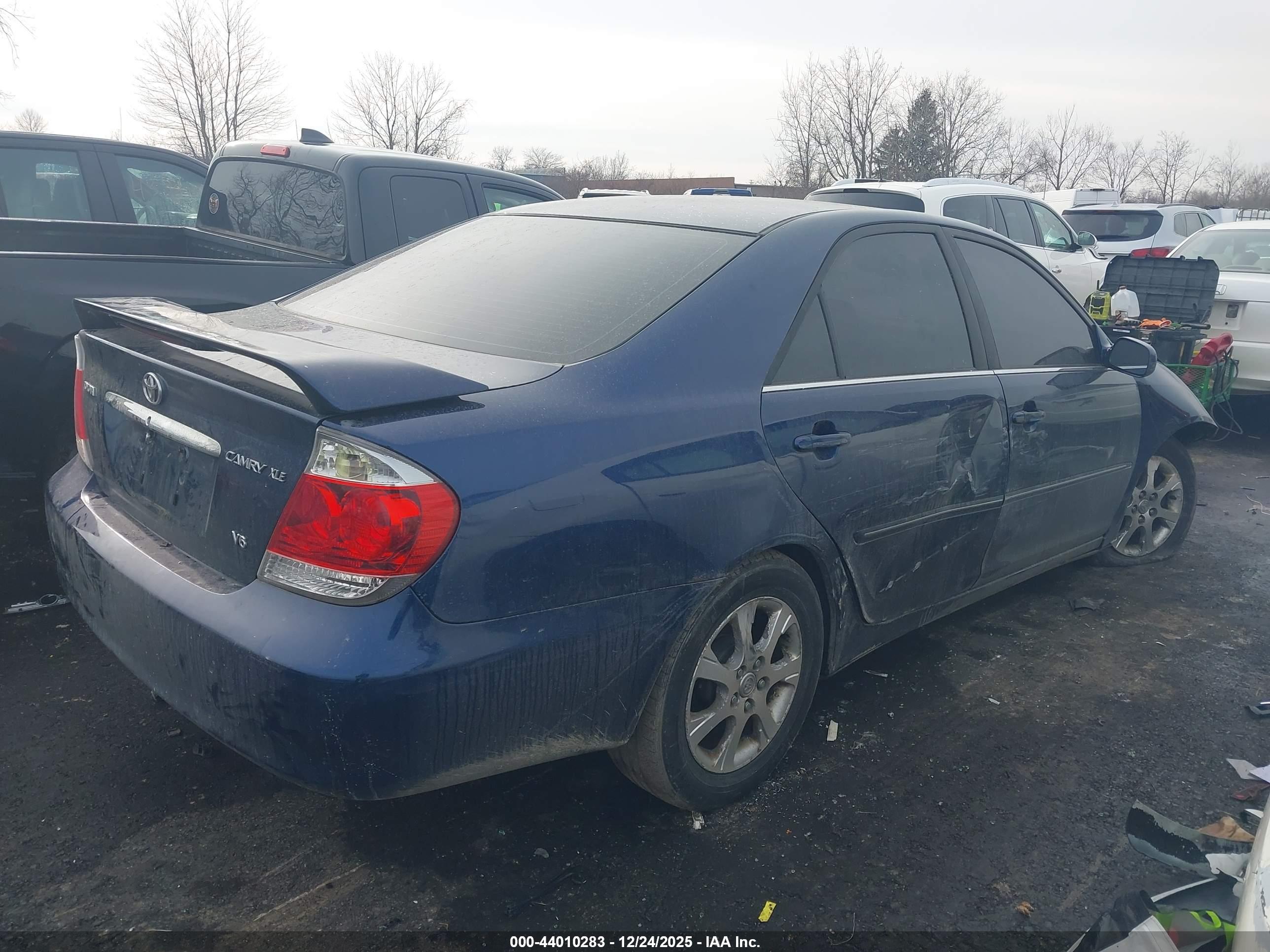 TOYOTA CAMRY image 4