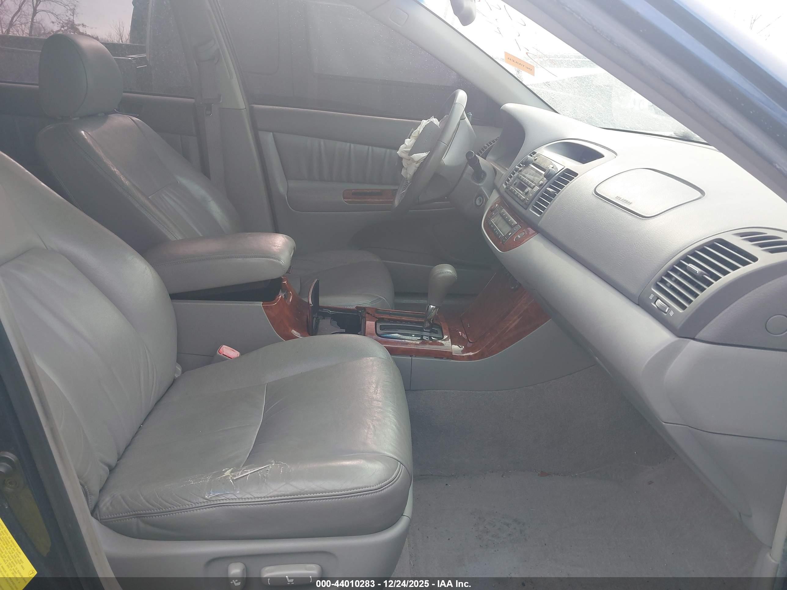 TOYOTA CAMRY image 5