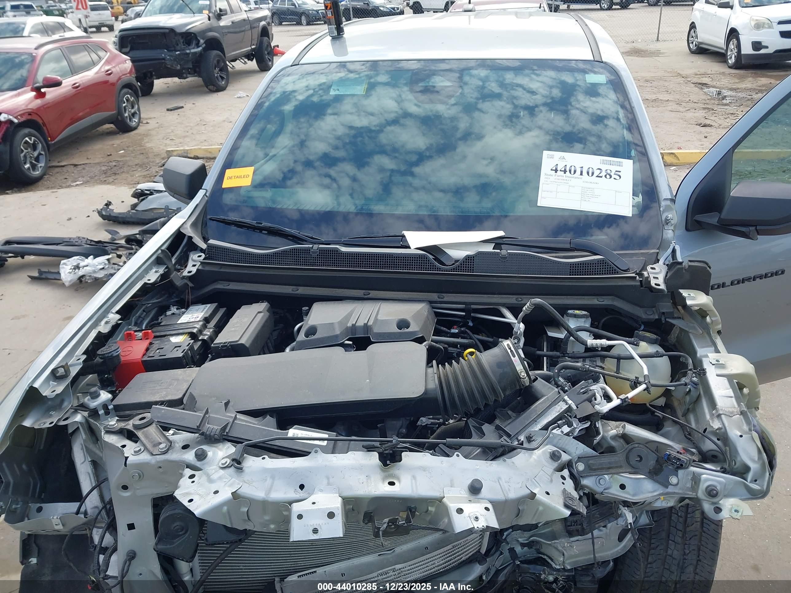 CHEVROLET COLORADO image 10