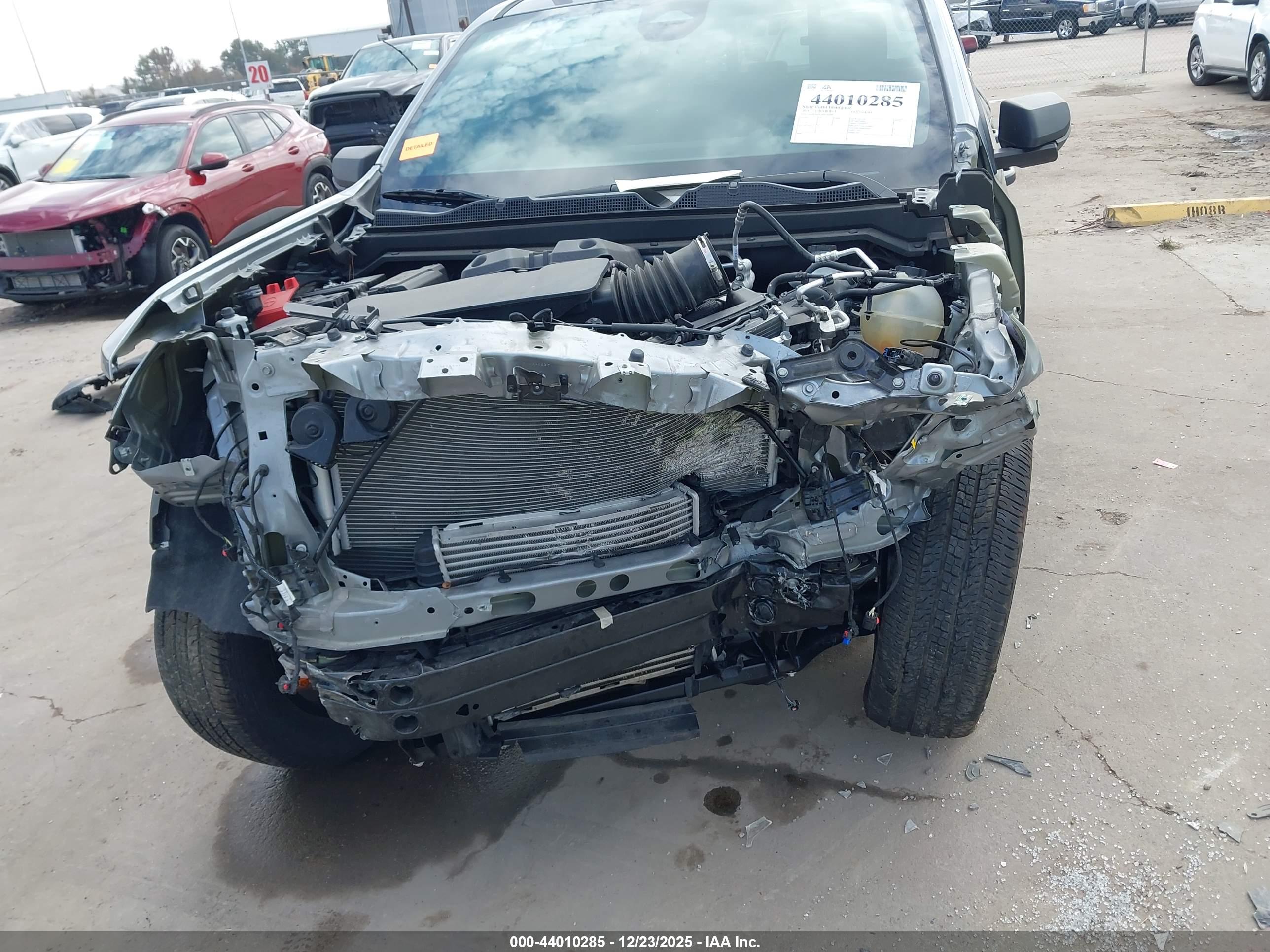 CHEVROLET COLORADO image 6