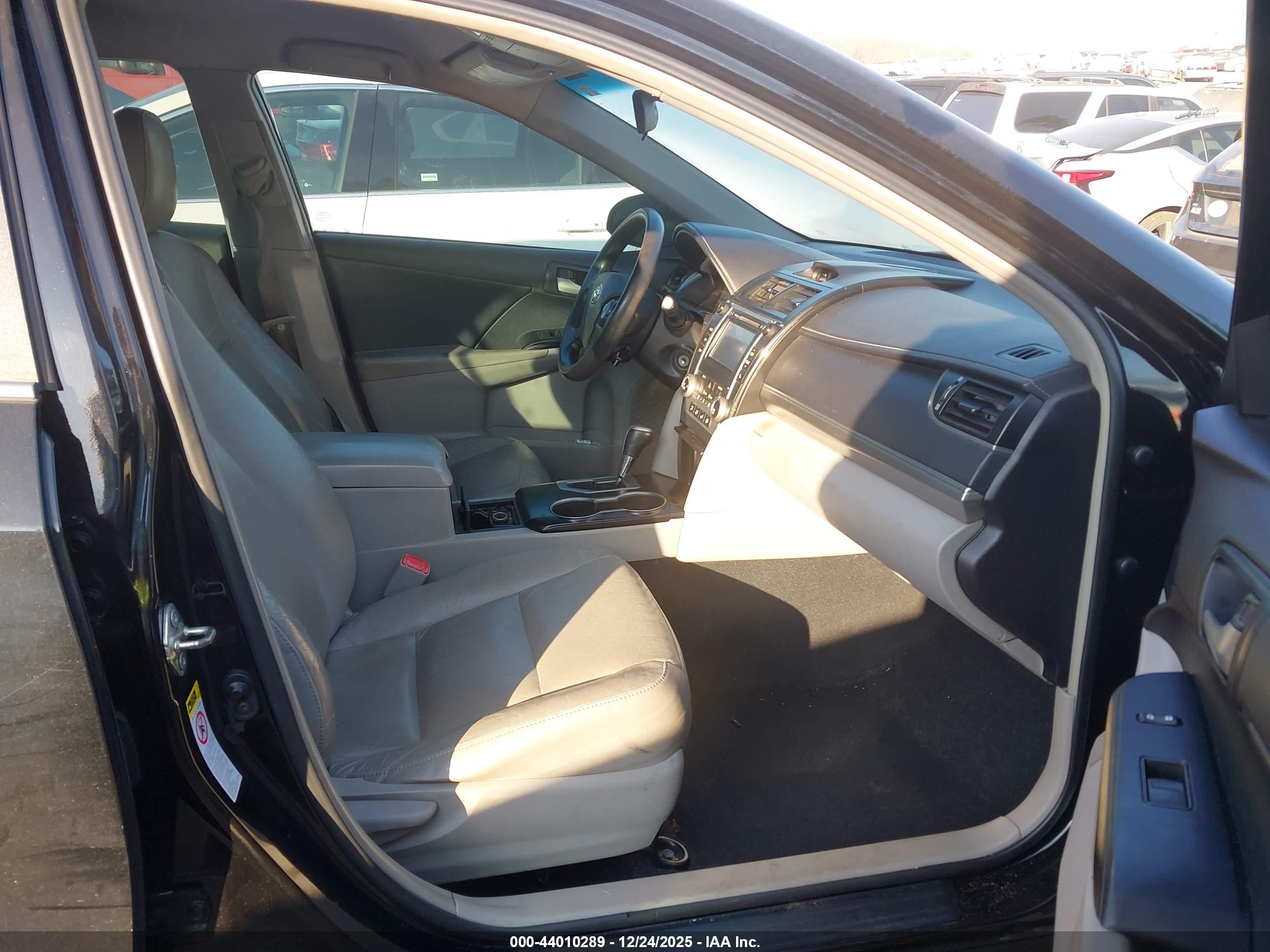 TOYOTA CAMRY image 5