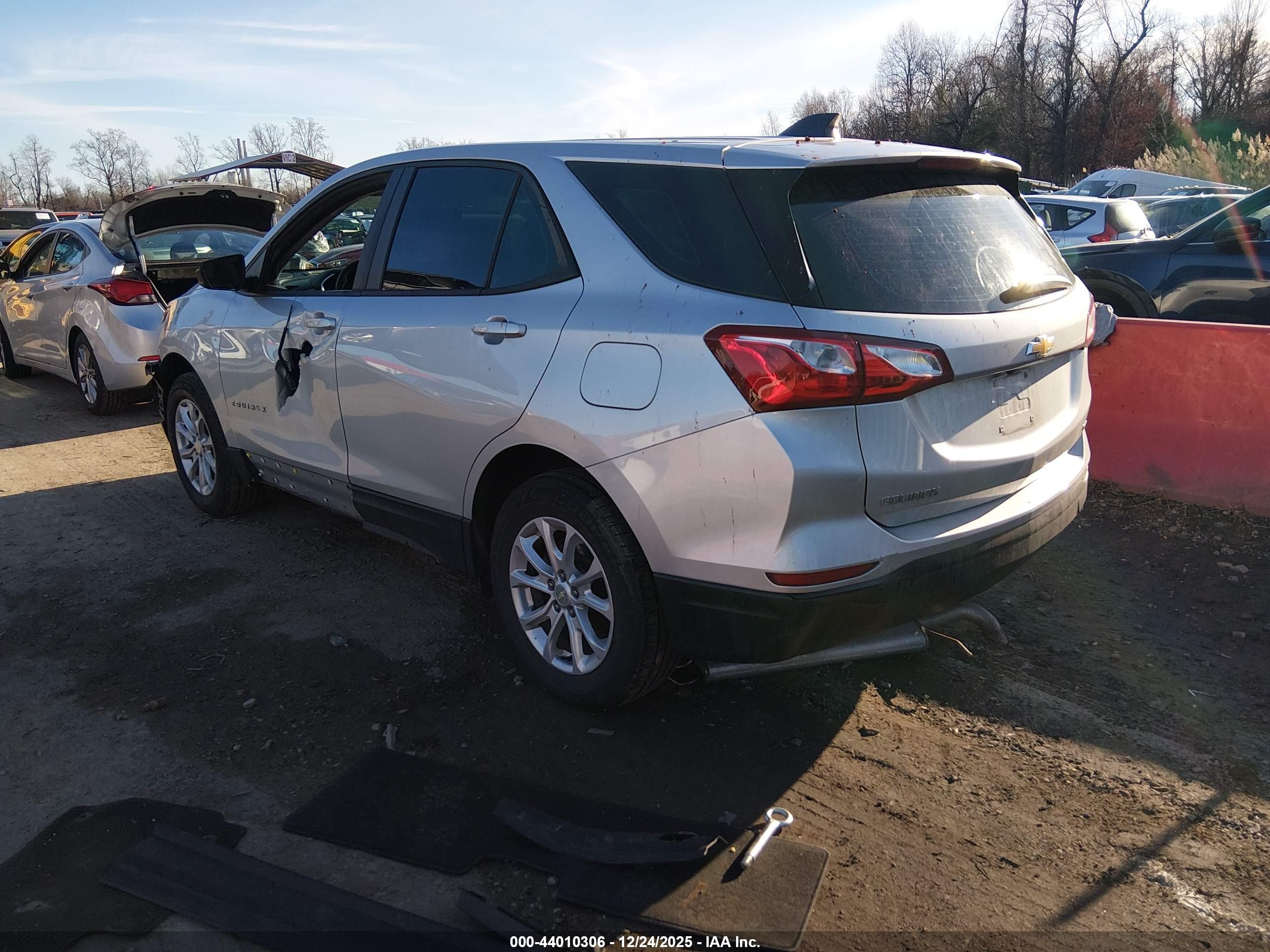 CHEVROLET EQUINOX image 3