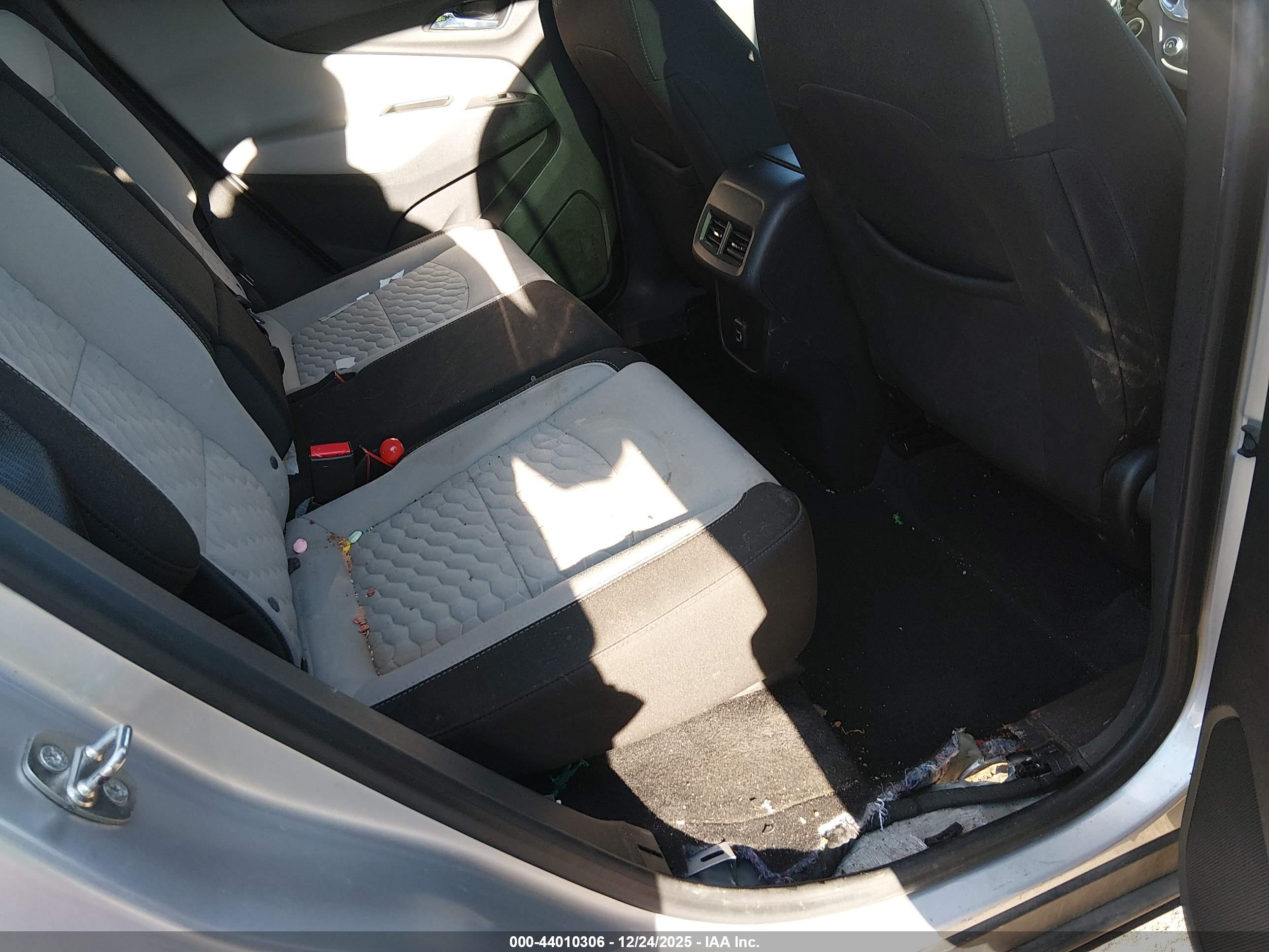CHEVROLET EQUINOX image 8