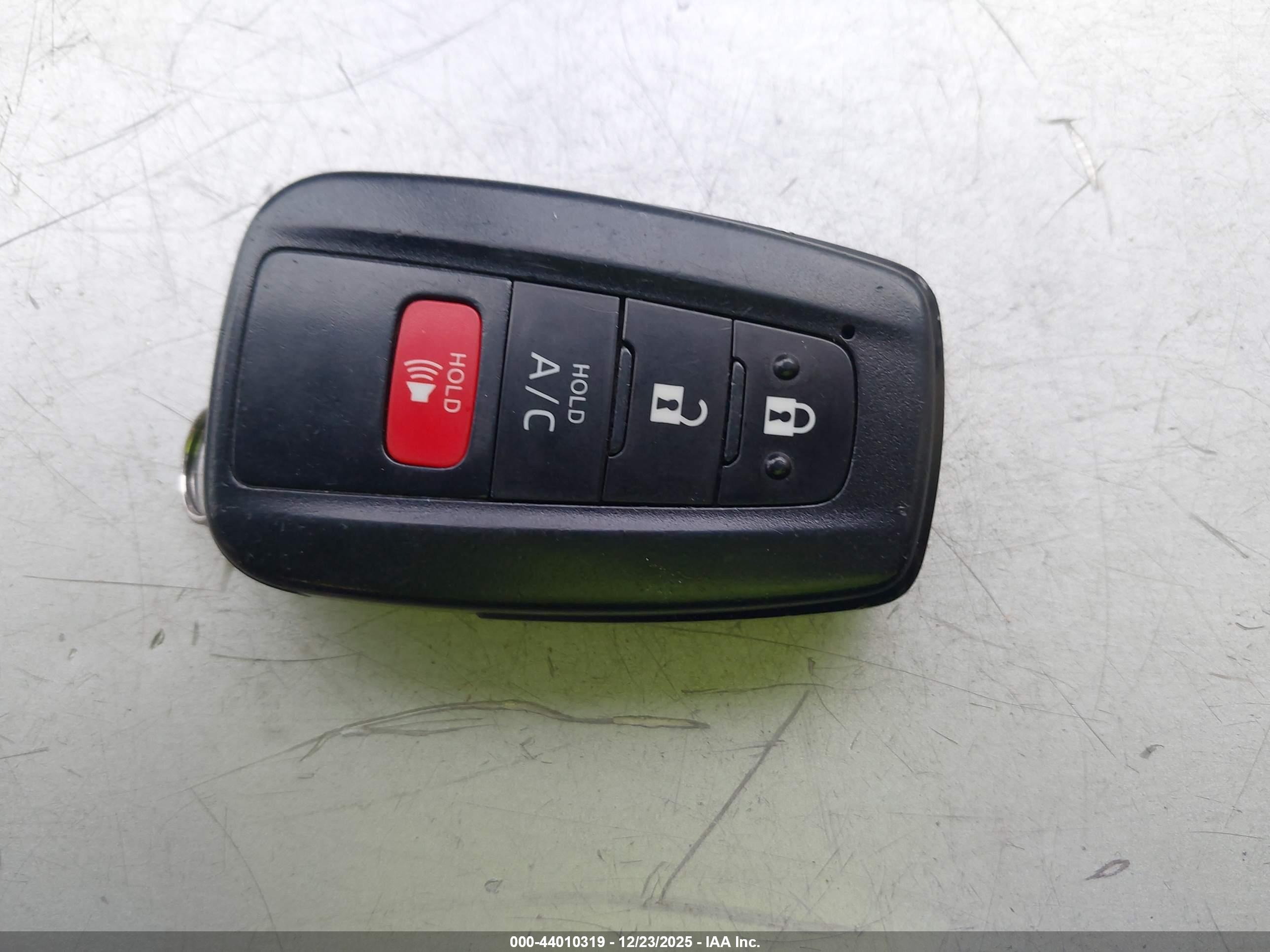 TOYOTA PRIUS image 11