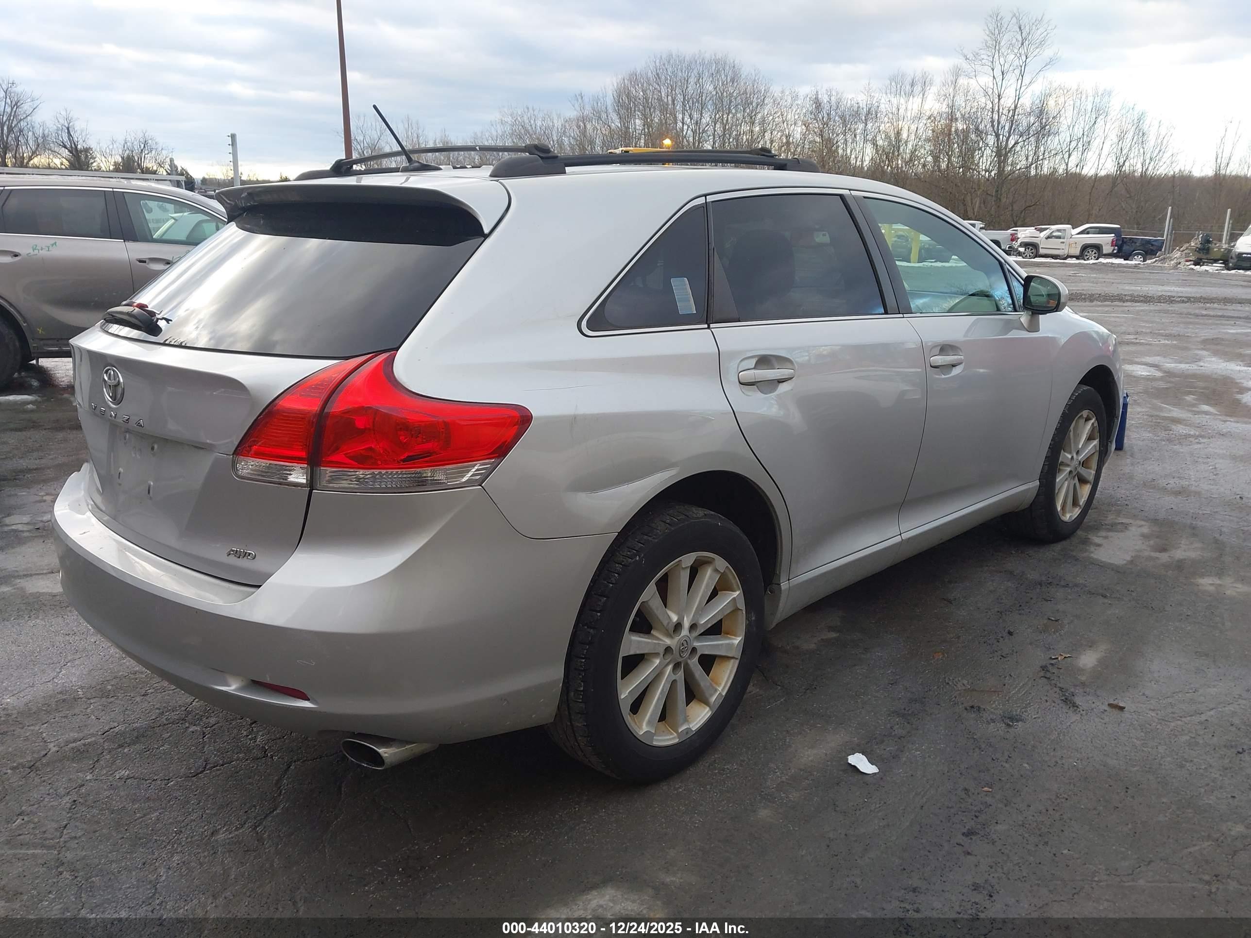 TOYOTA VENZA image 4