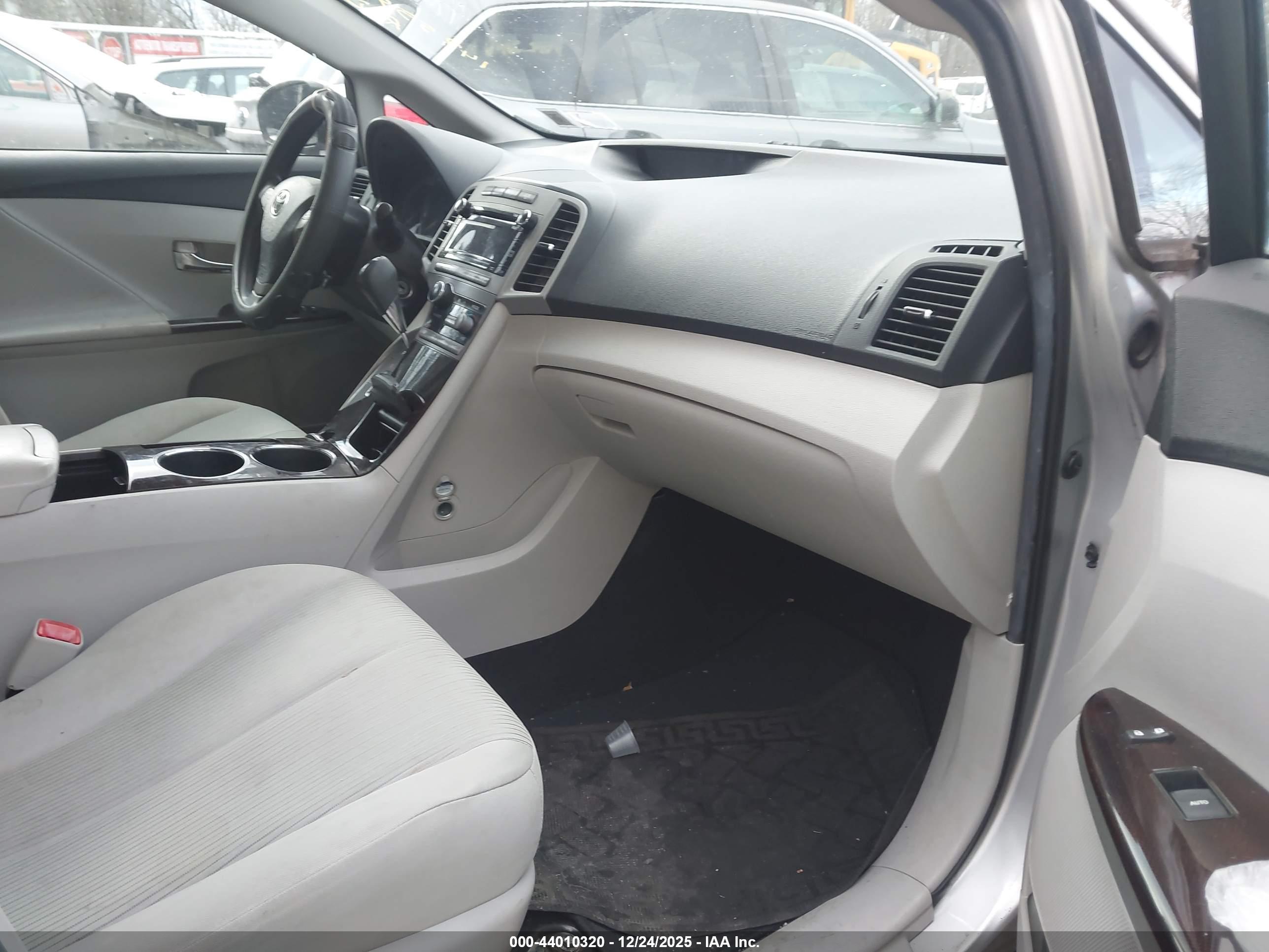 TOYOTA VENZA image 5