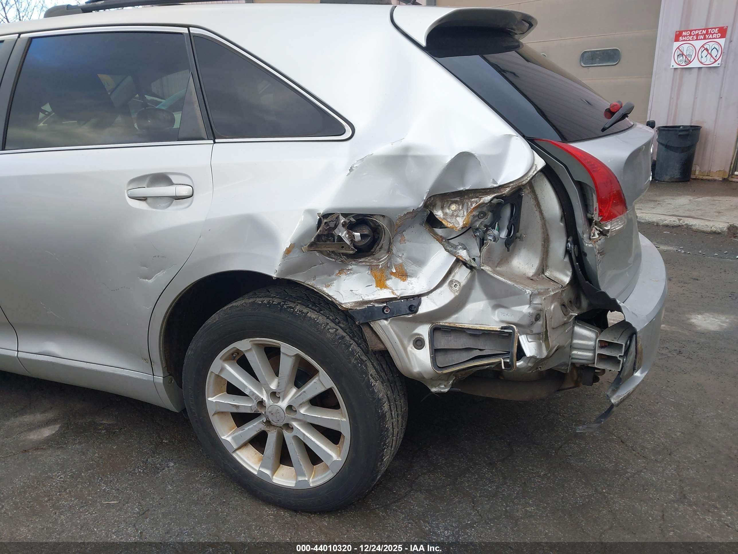 TOYOTA VENZA image 6
