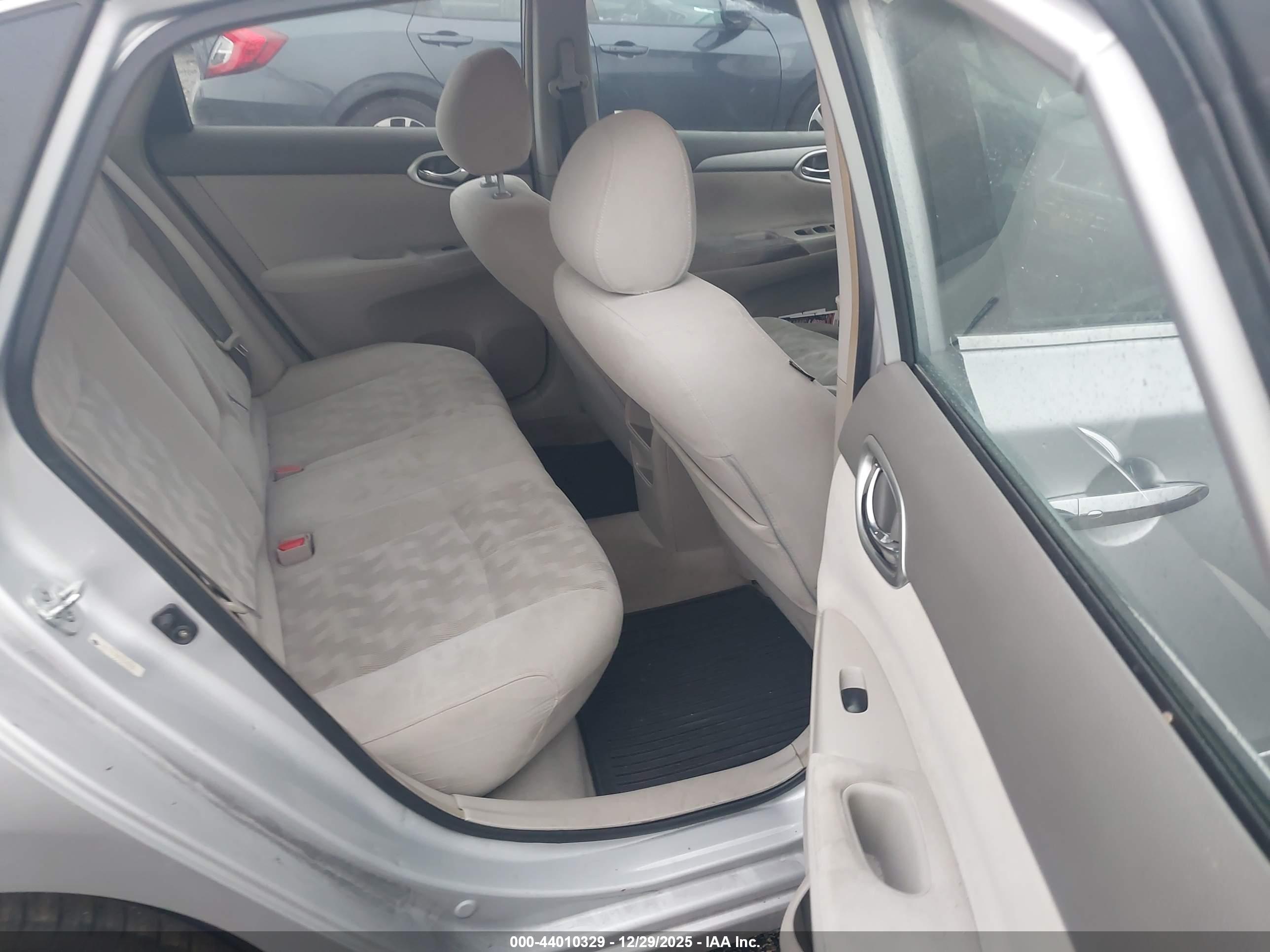 NISSAN SENTRA image 8
