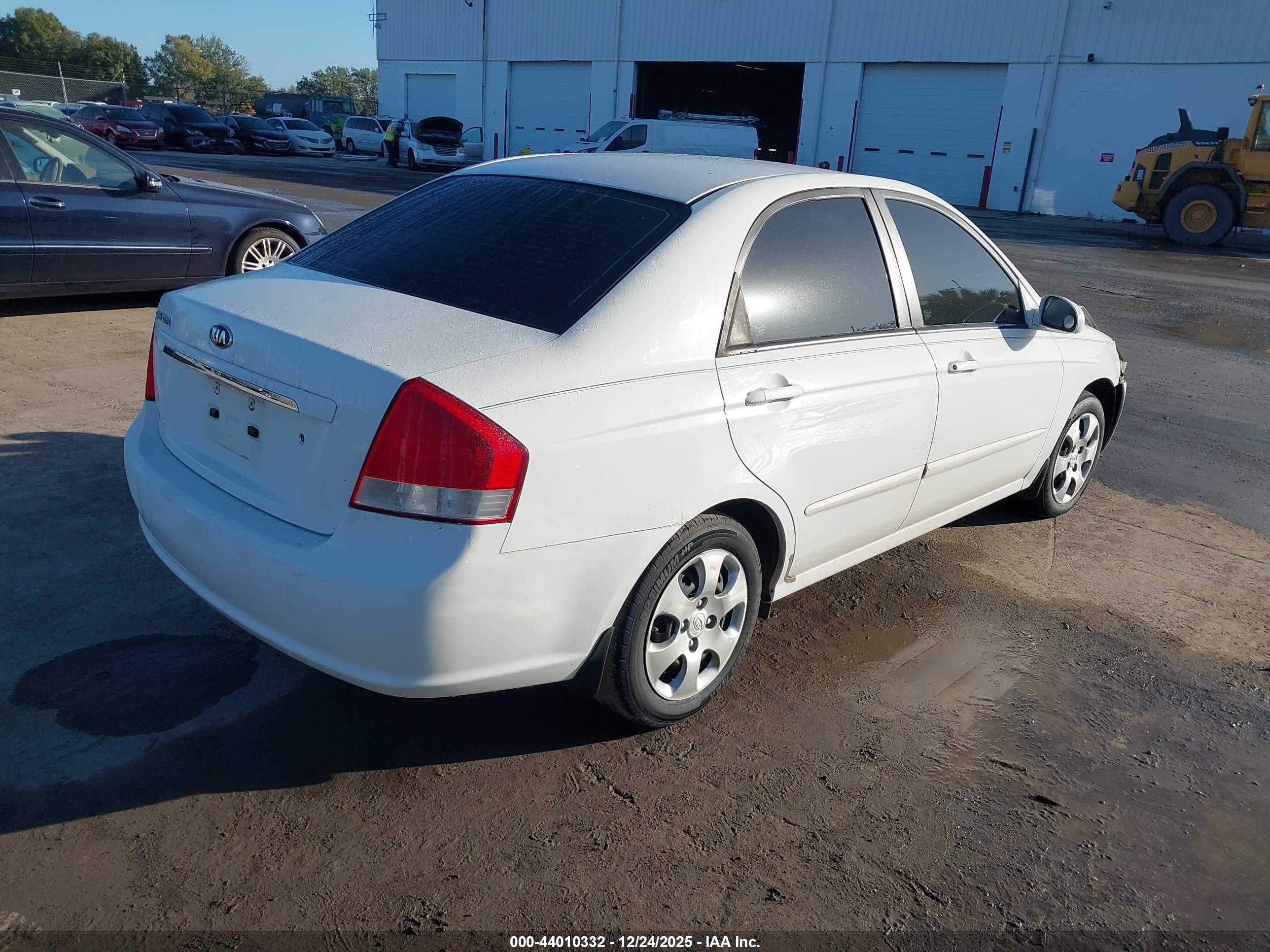 KIA SPECTRA image 4