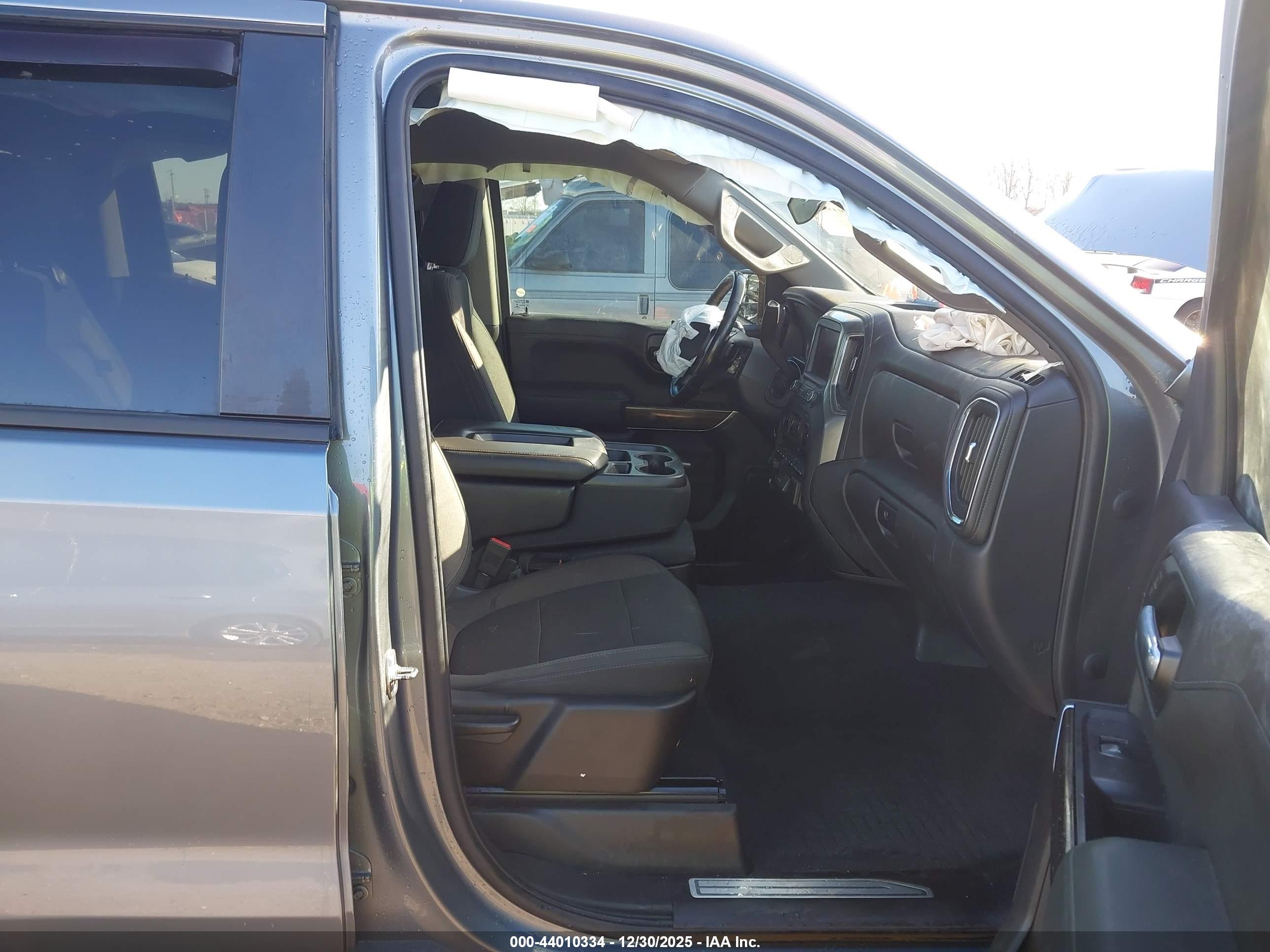 CHEVROLET SILVERADO image 5