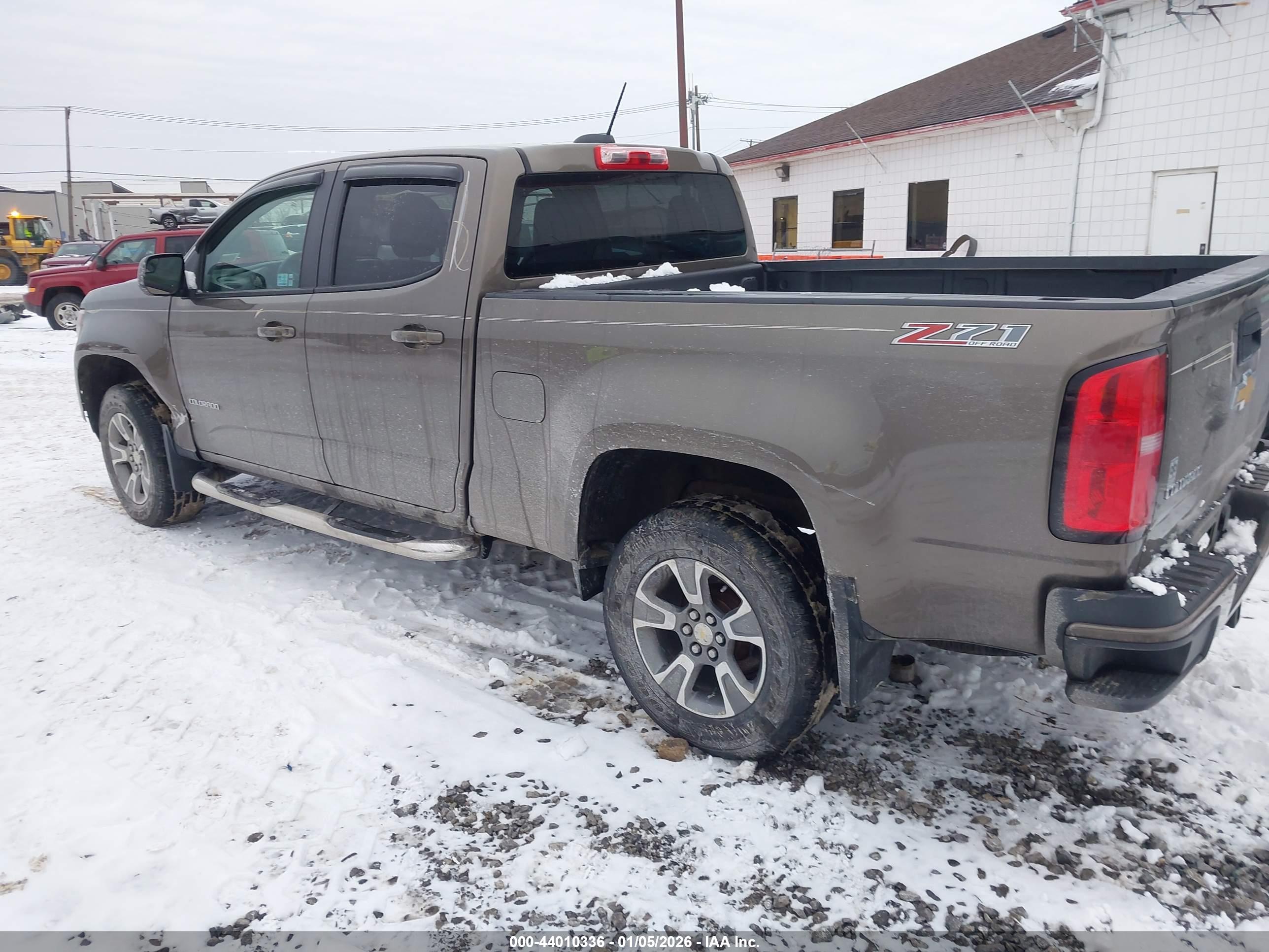 CHEVROLET COLORADO image 3
