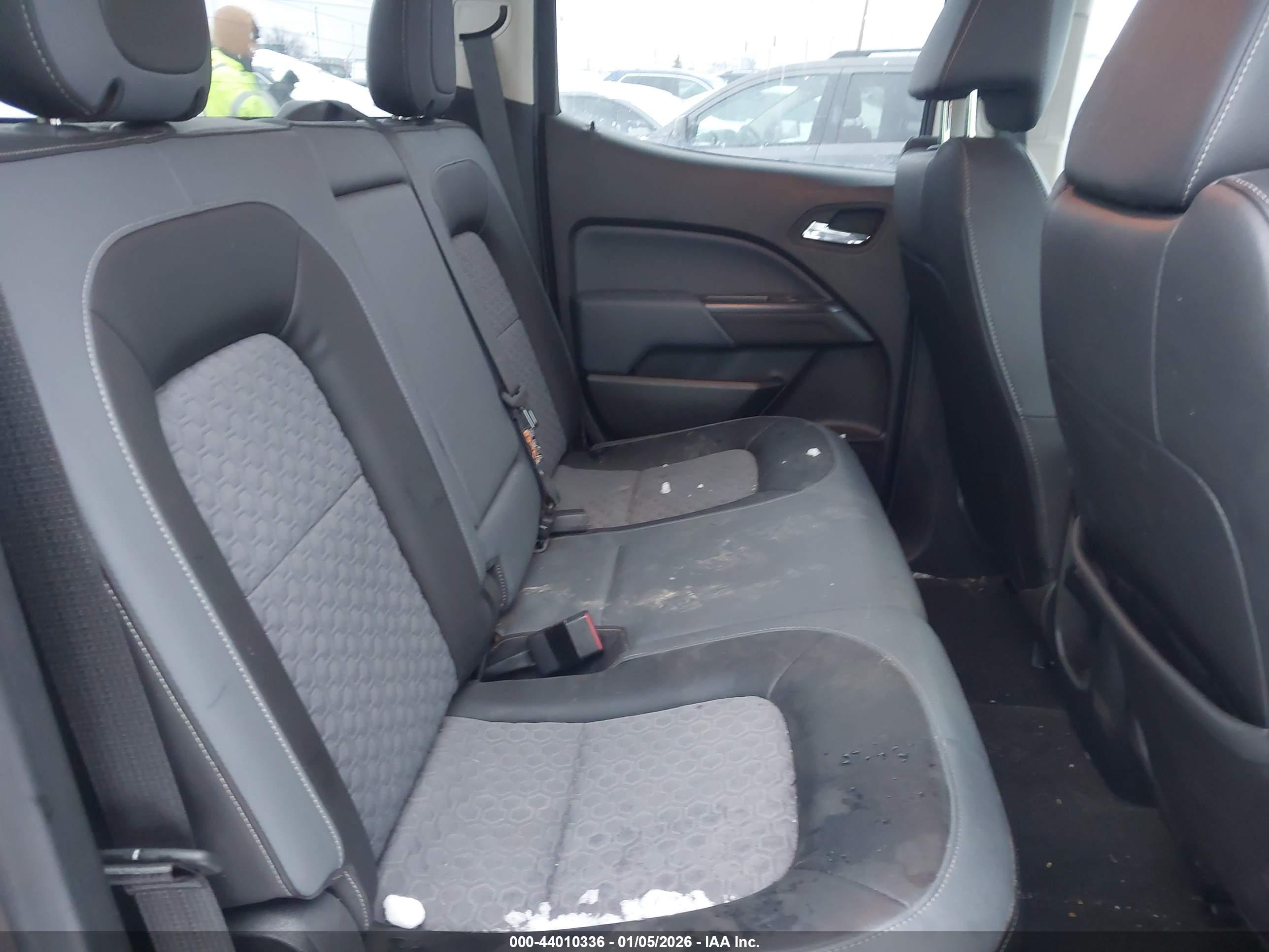 CHEVROLET COLORADO image 8