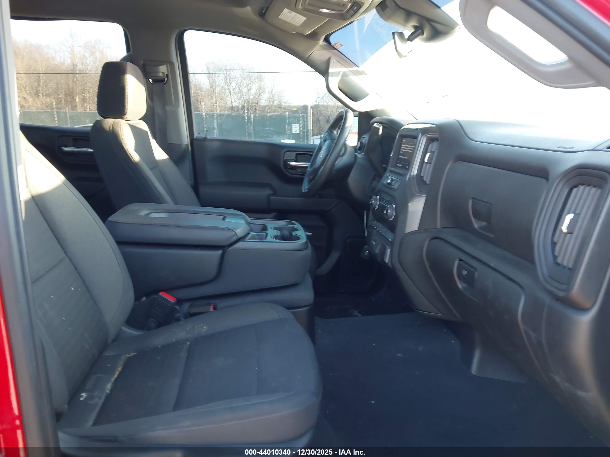 CHEVROLET SILVERADO image 5
