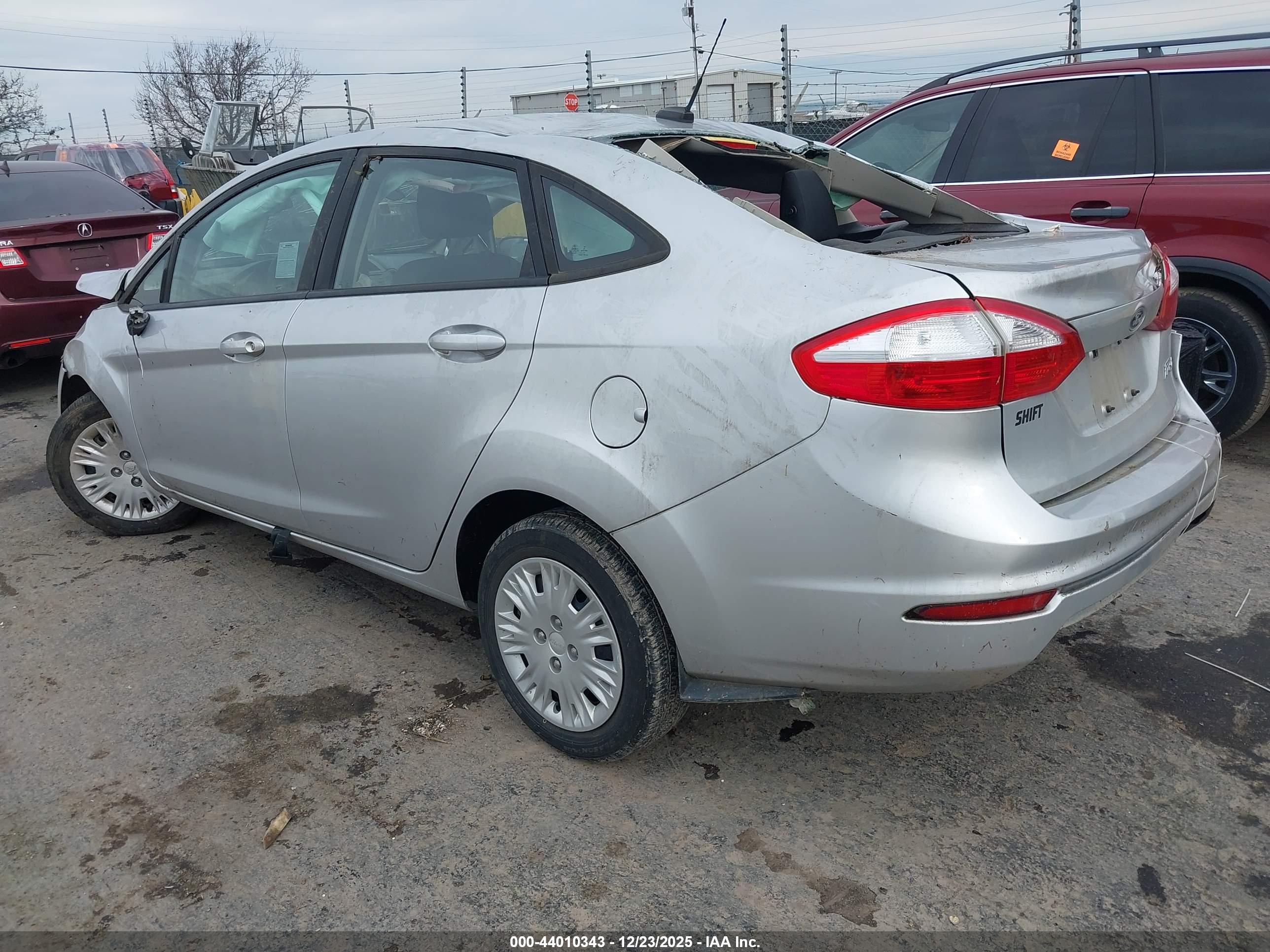 FORD FIESTA image 3
