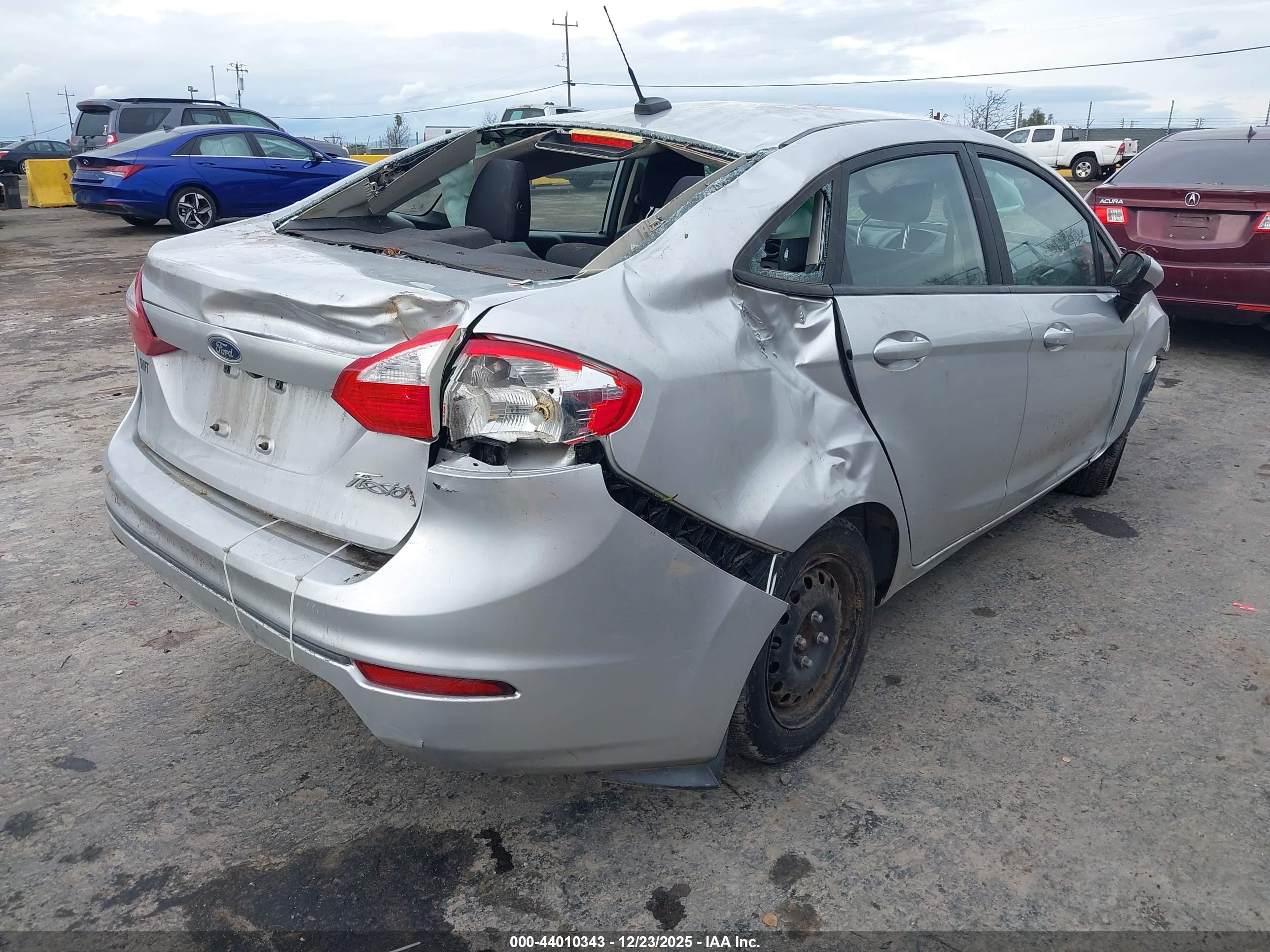 FORD FIESTA image 4