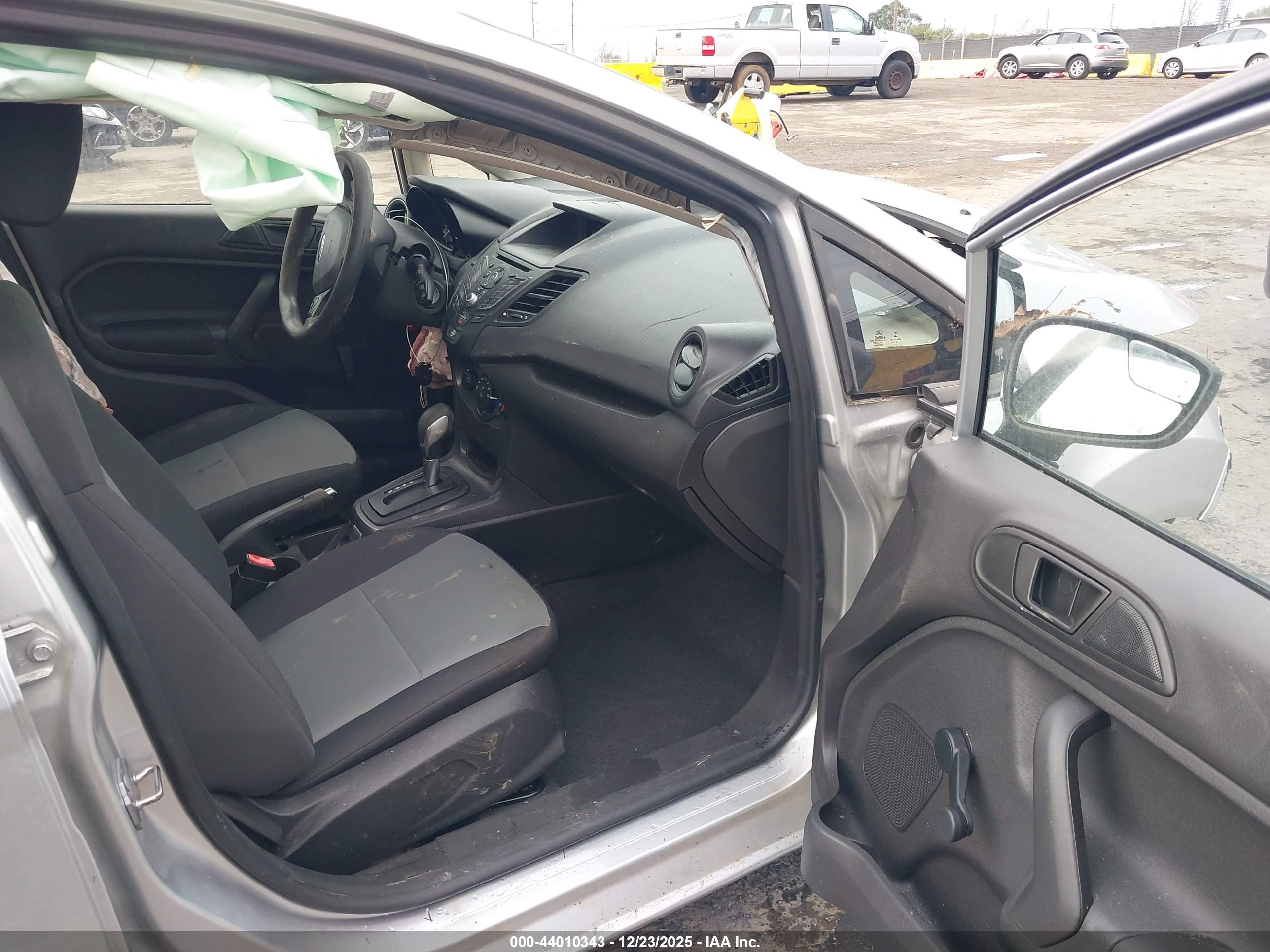 FORD FIESTA image 5