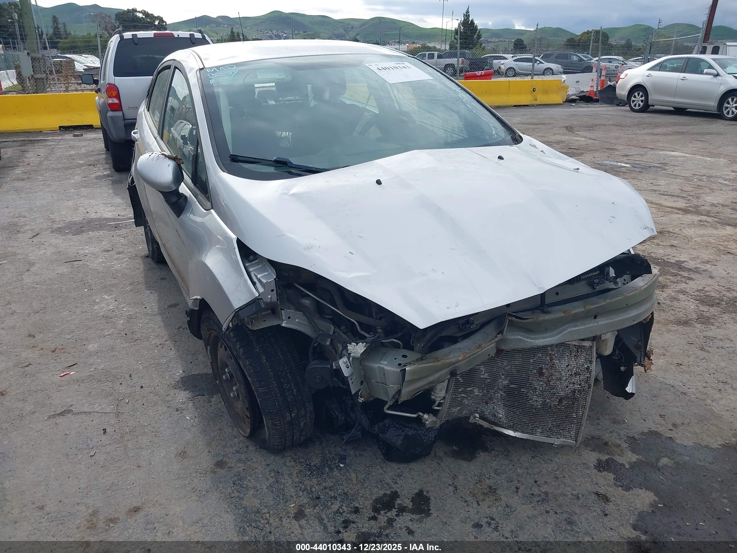 FORD FIESTA image 6