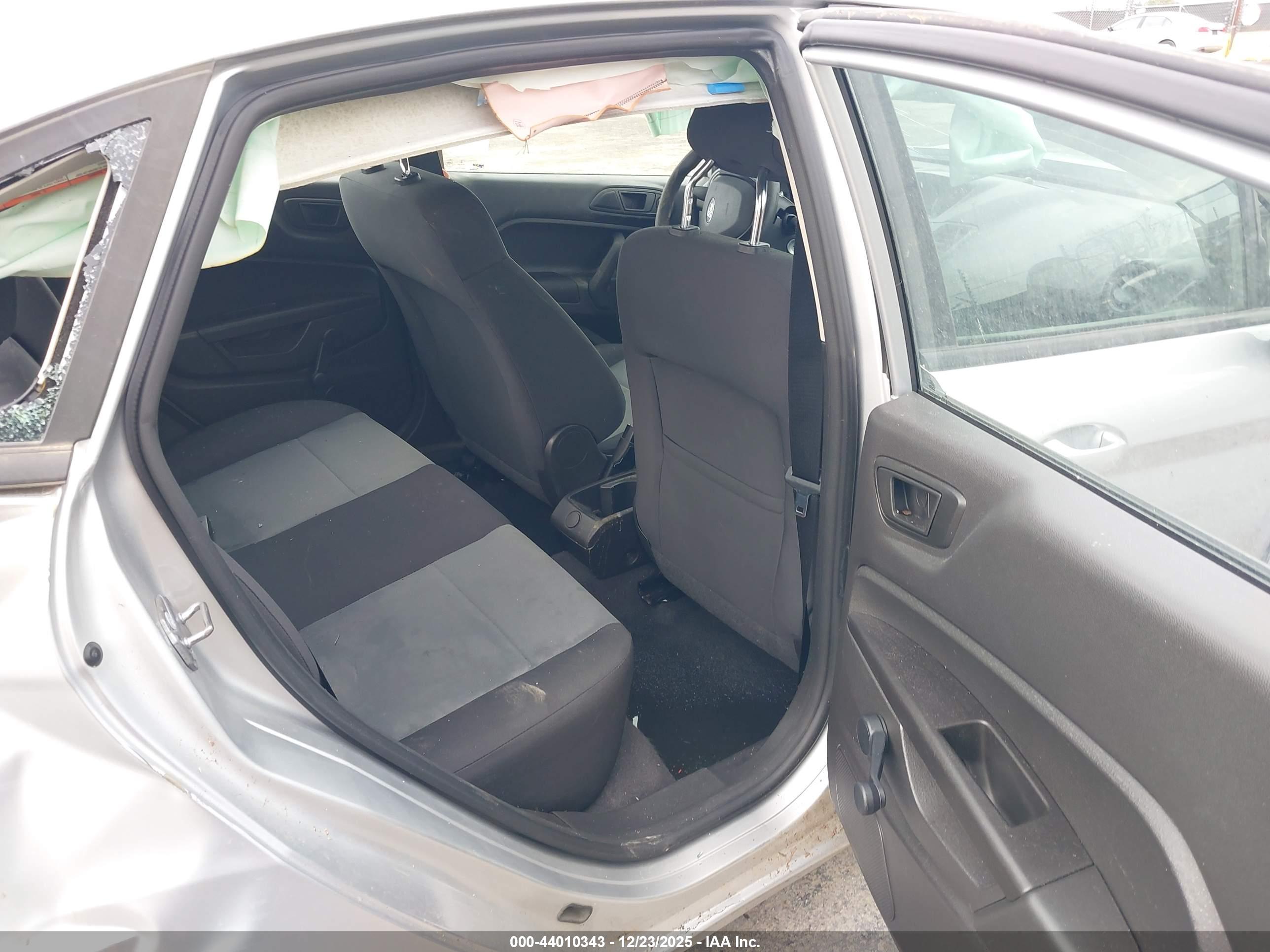 FORD FIESTA image 8