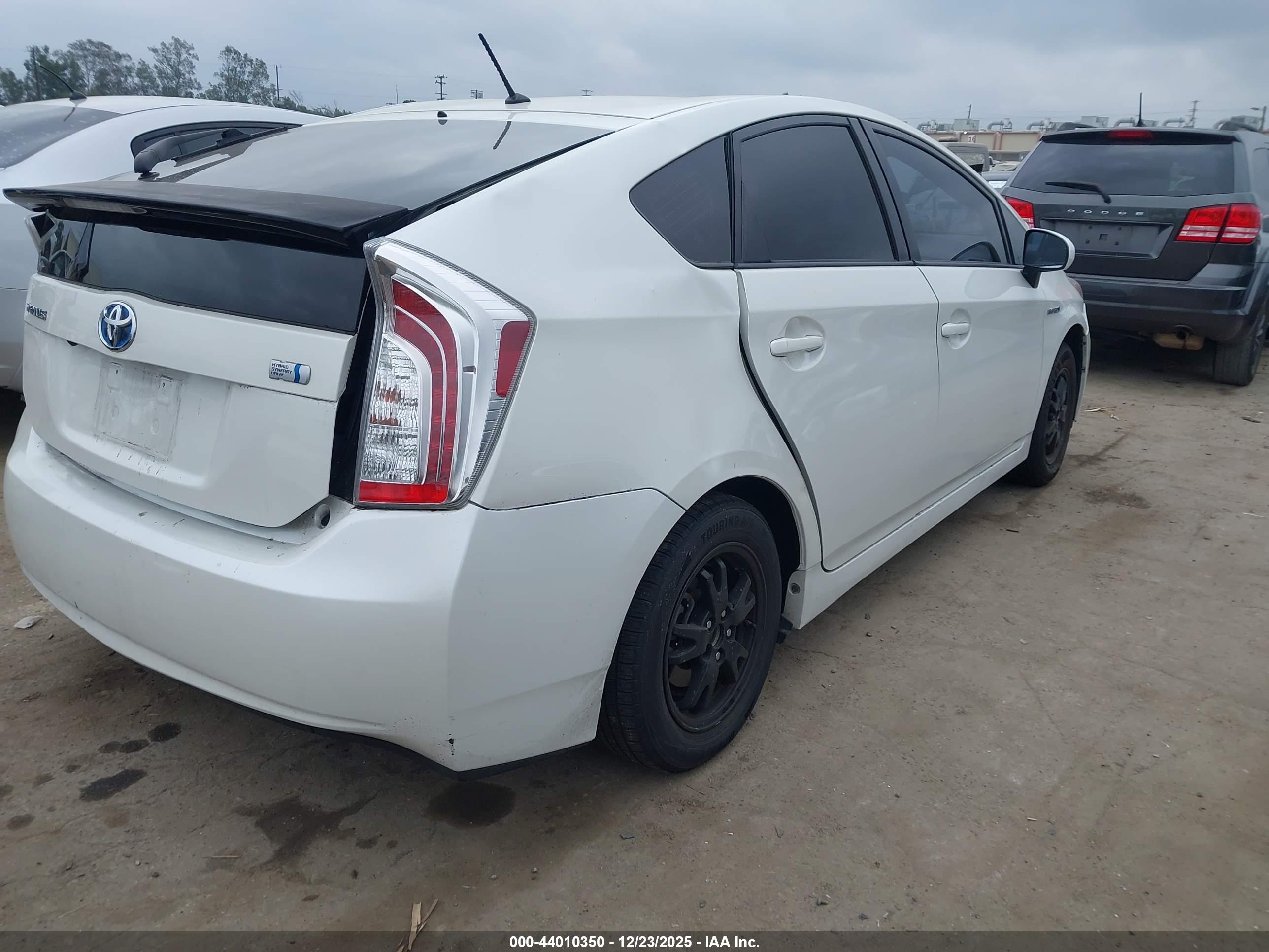 TOYOTA PRIUS image 4