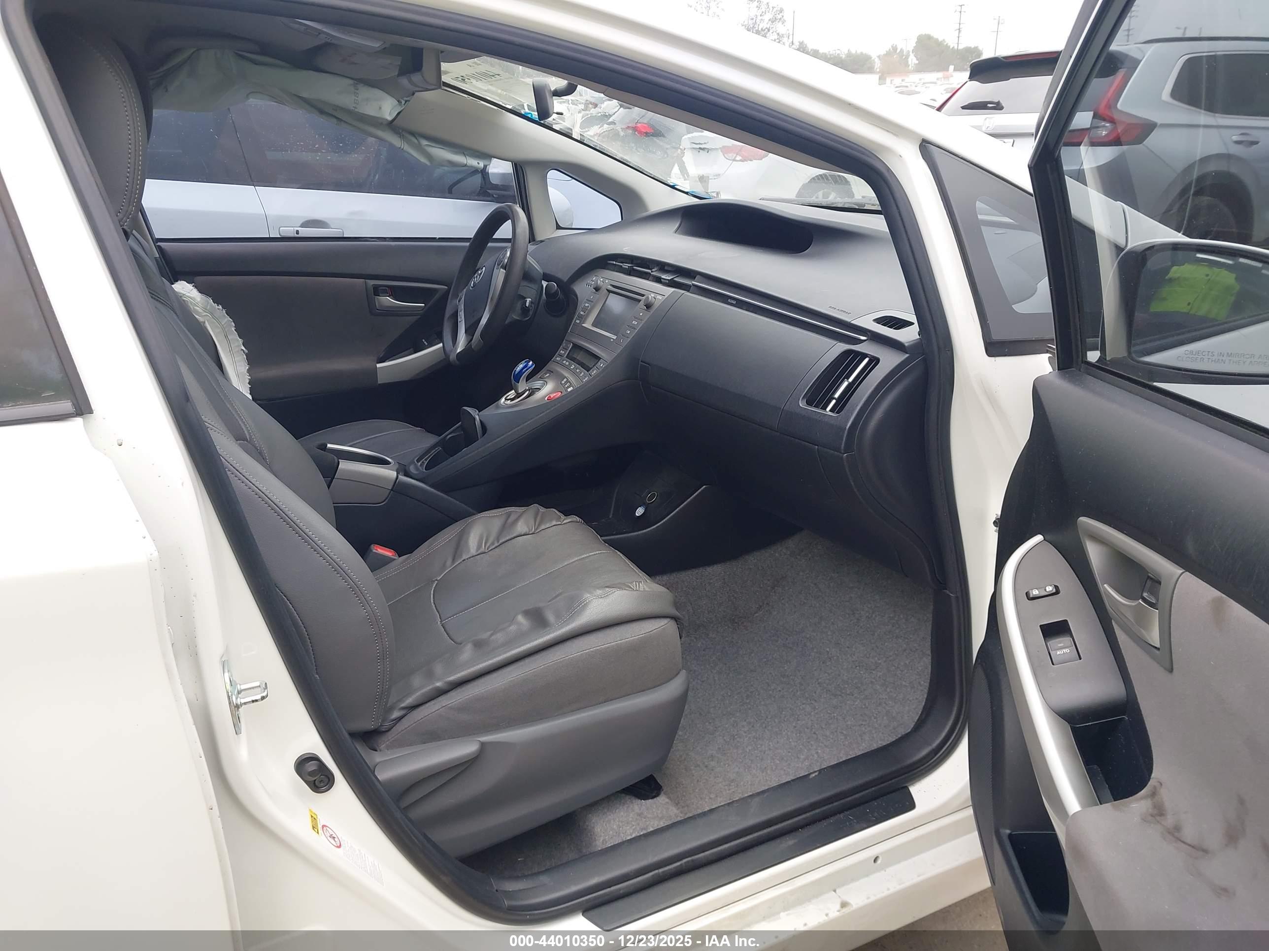 TOYOTA PRIUS image 5