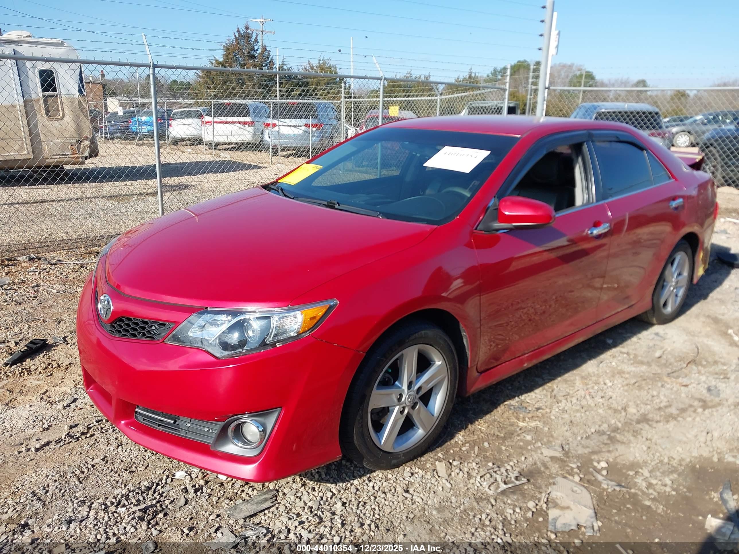 TOYOTA CAMRY image 2