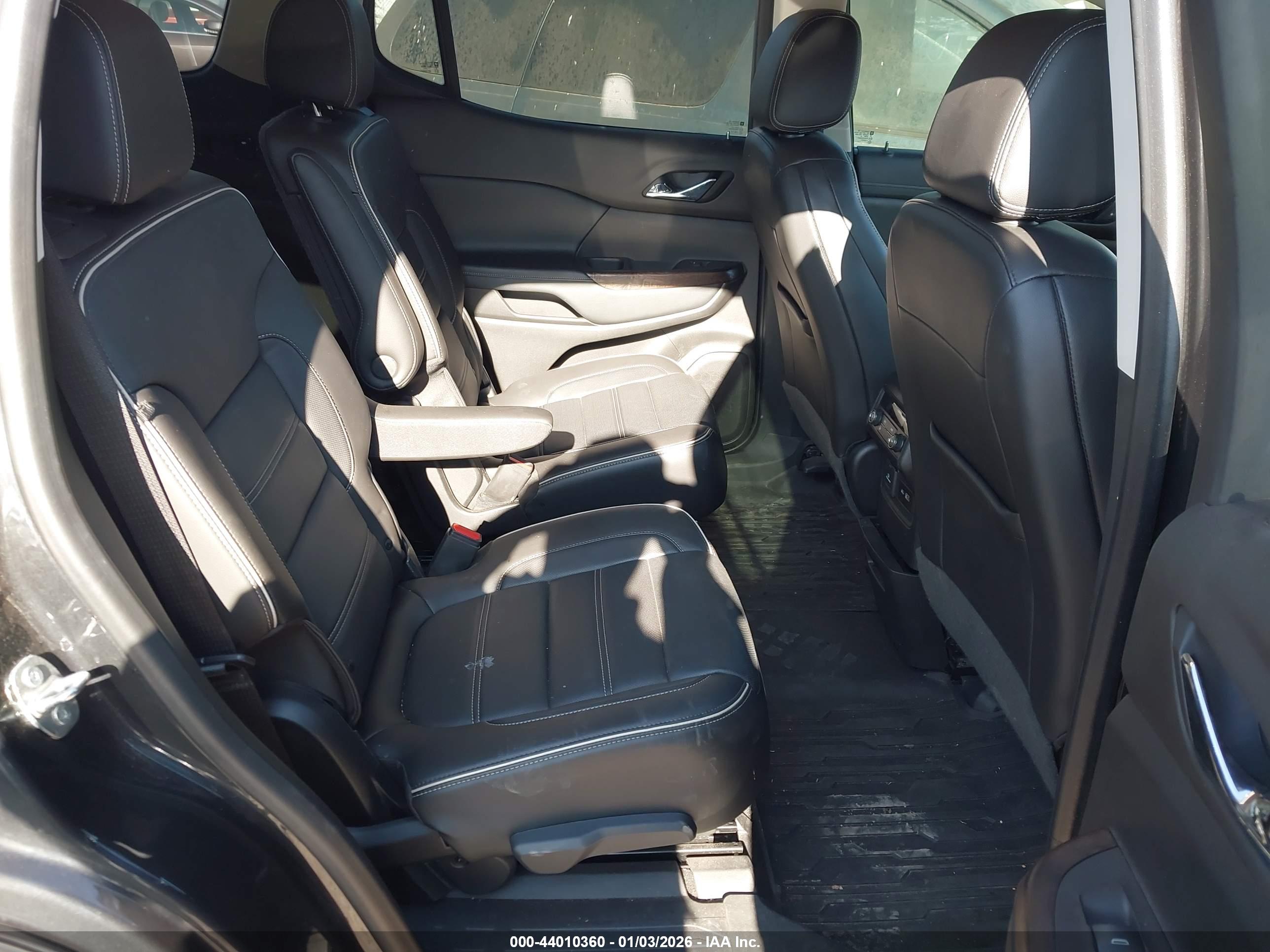 GMC ACADIA image 8