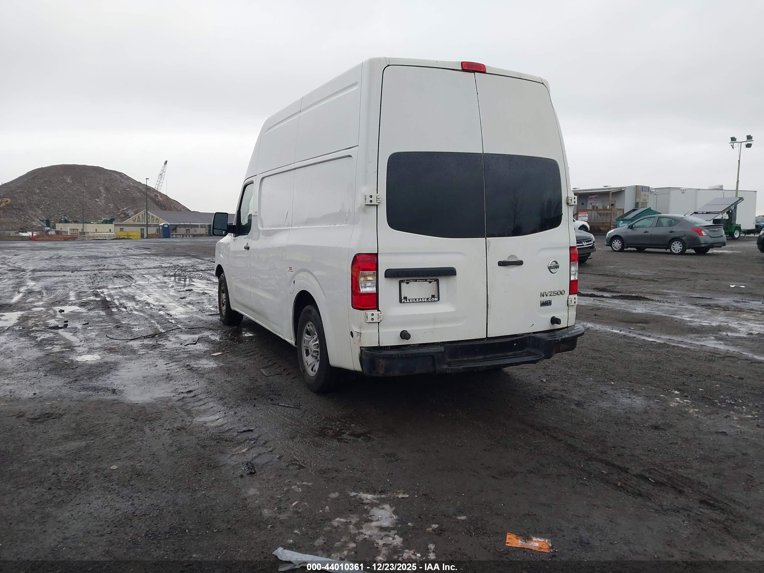 NISSAN NV image 3
