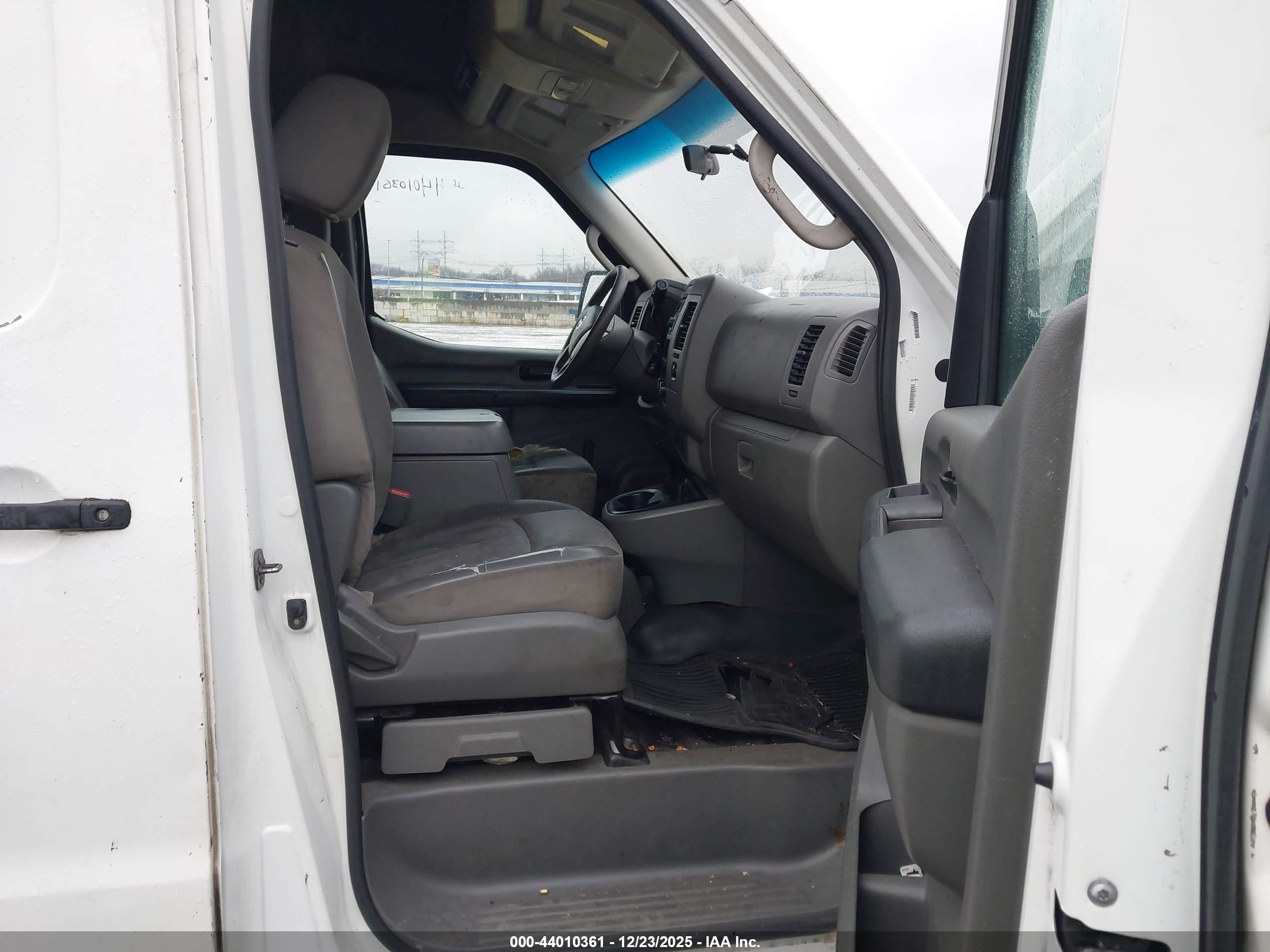 NISSAN NV image 5