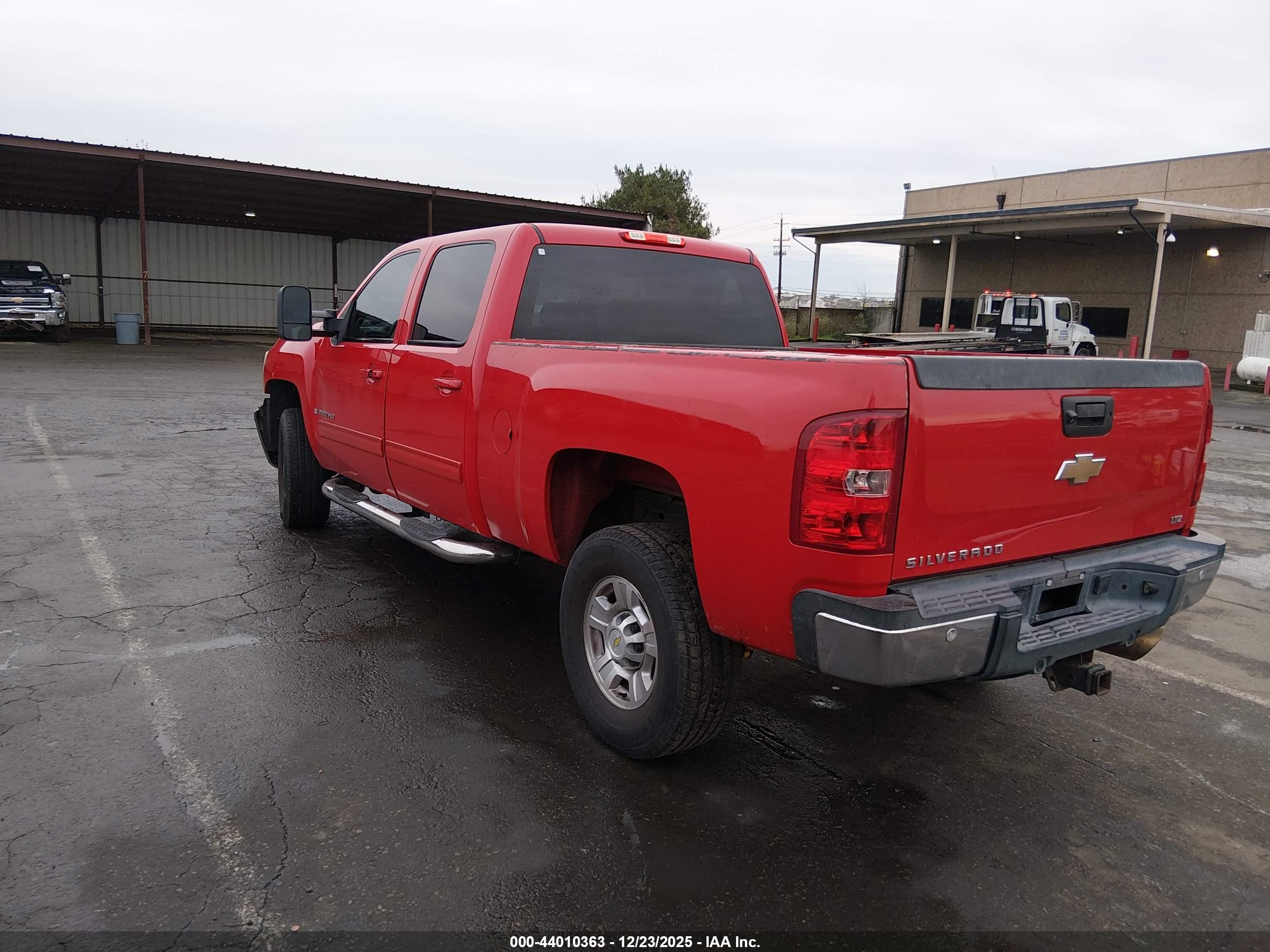 CHEVROLET SILVERADO image 3
