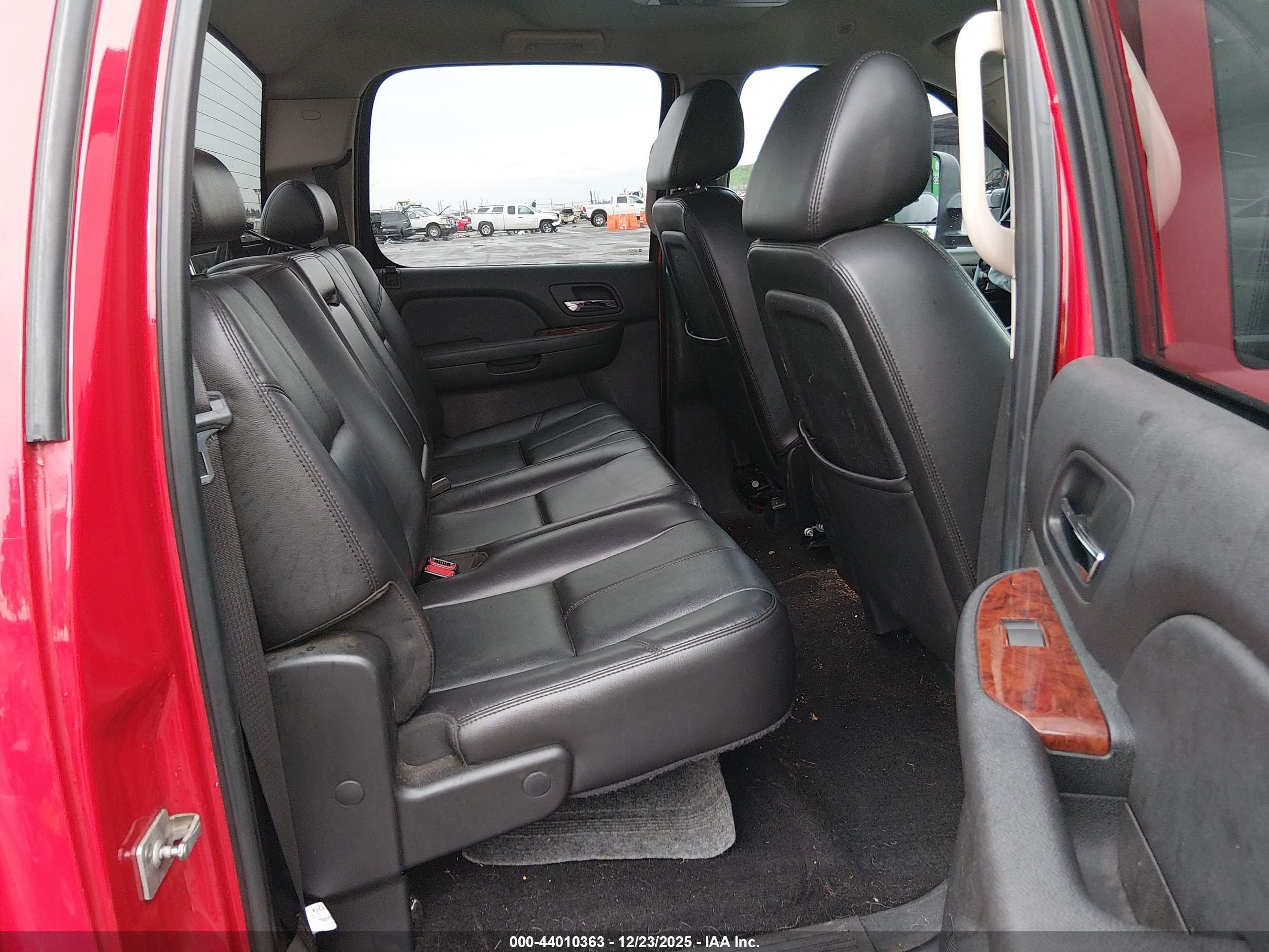CHEVROLET SILVERADO image 8