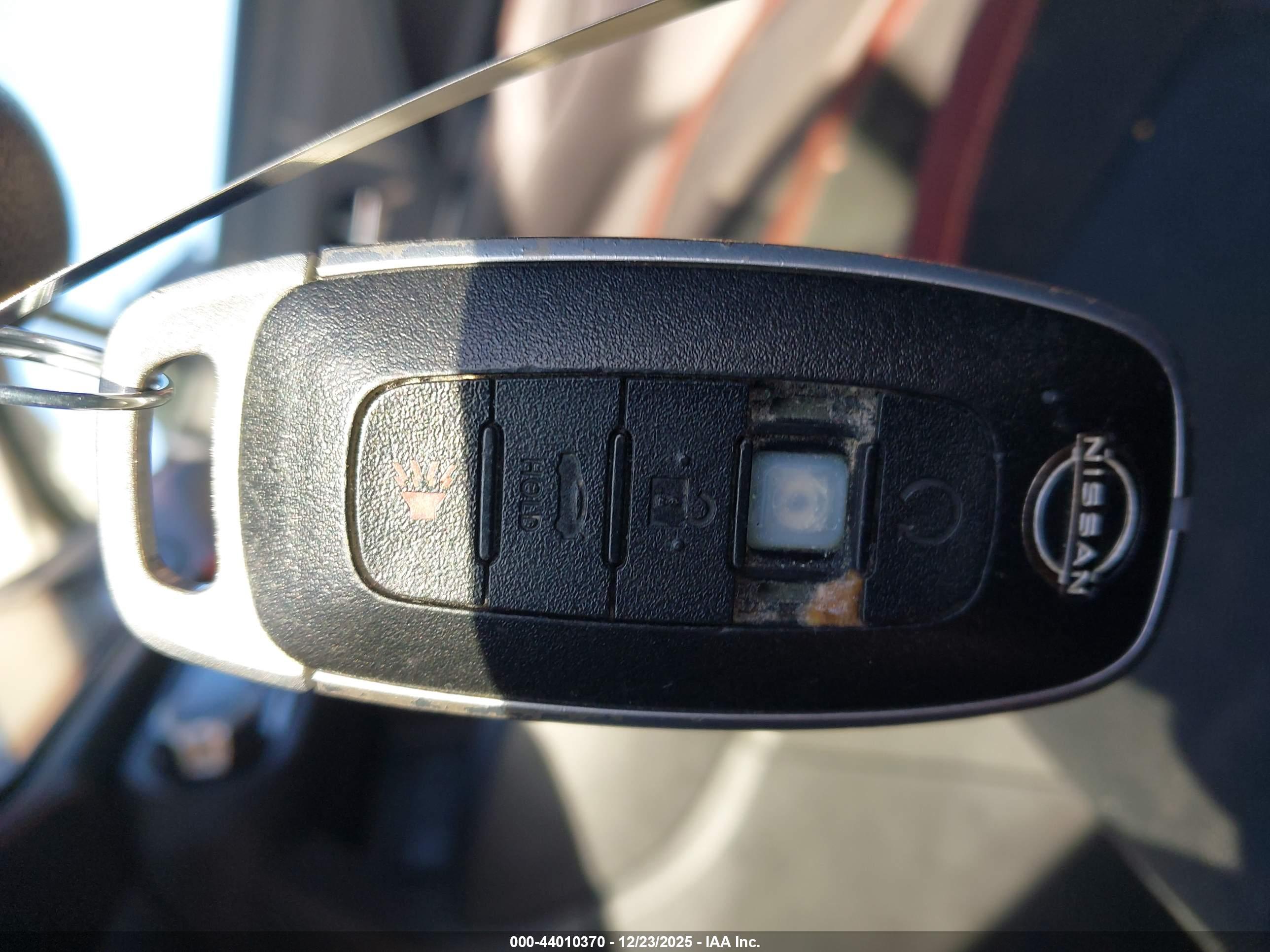 NISSAN VERSA image 11