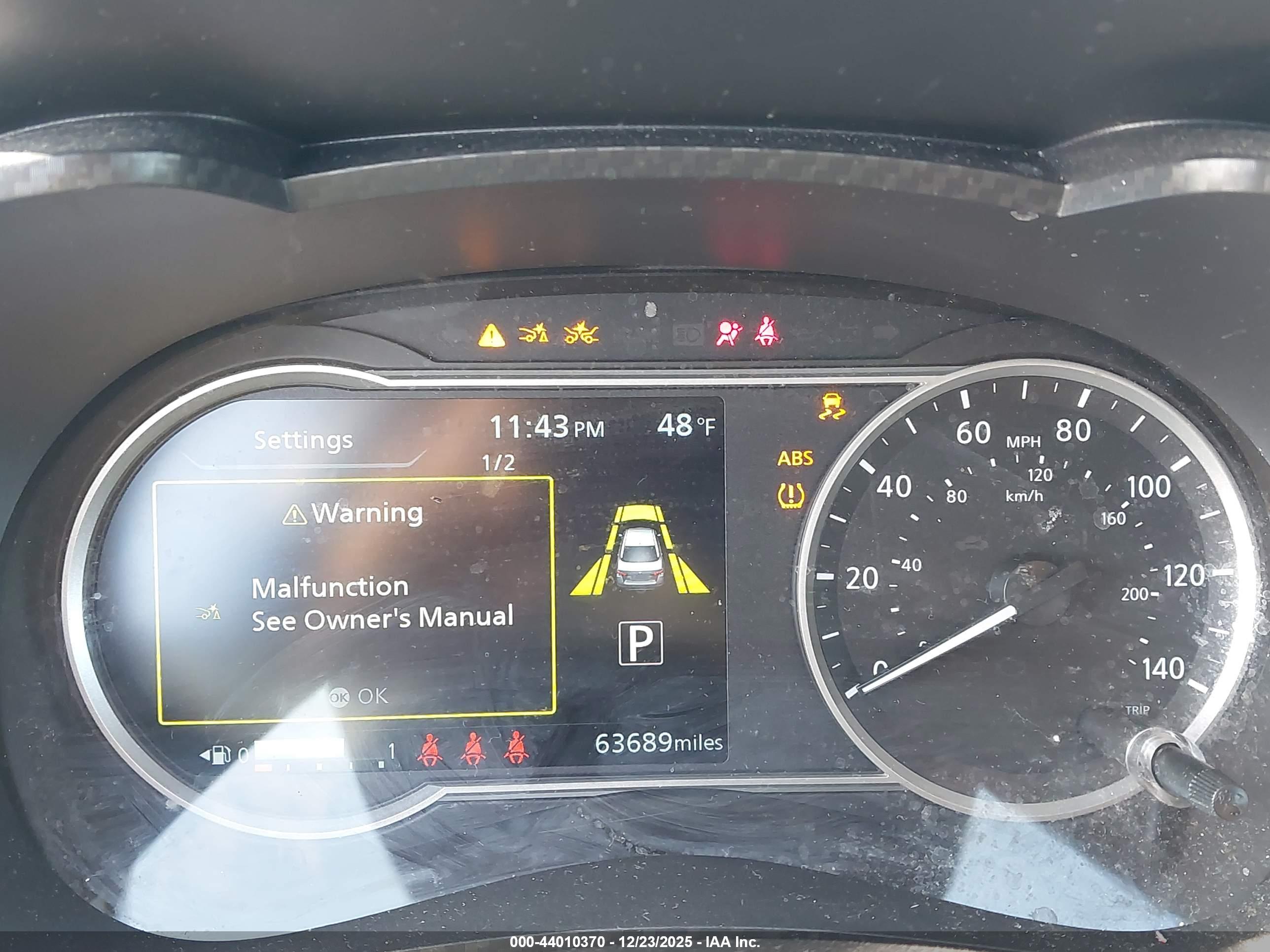NISSAN VERSA image 7