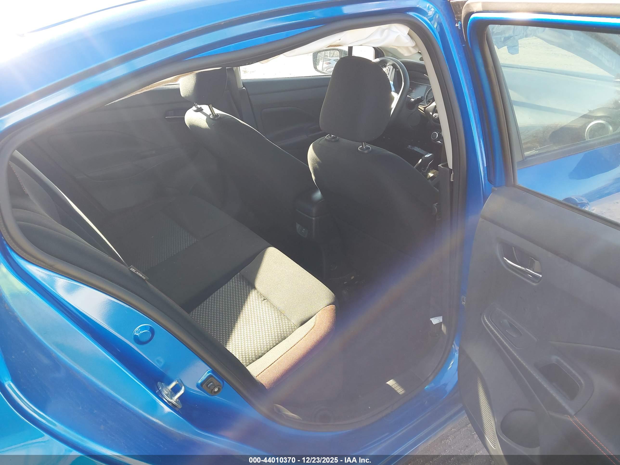 NISSAN VERSA image 8