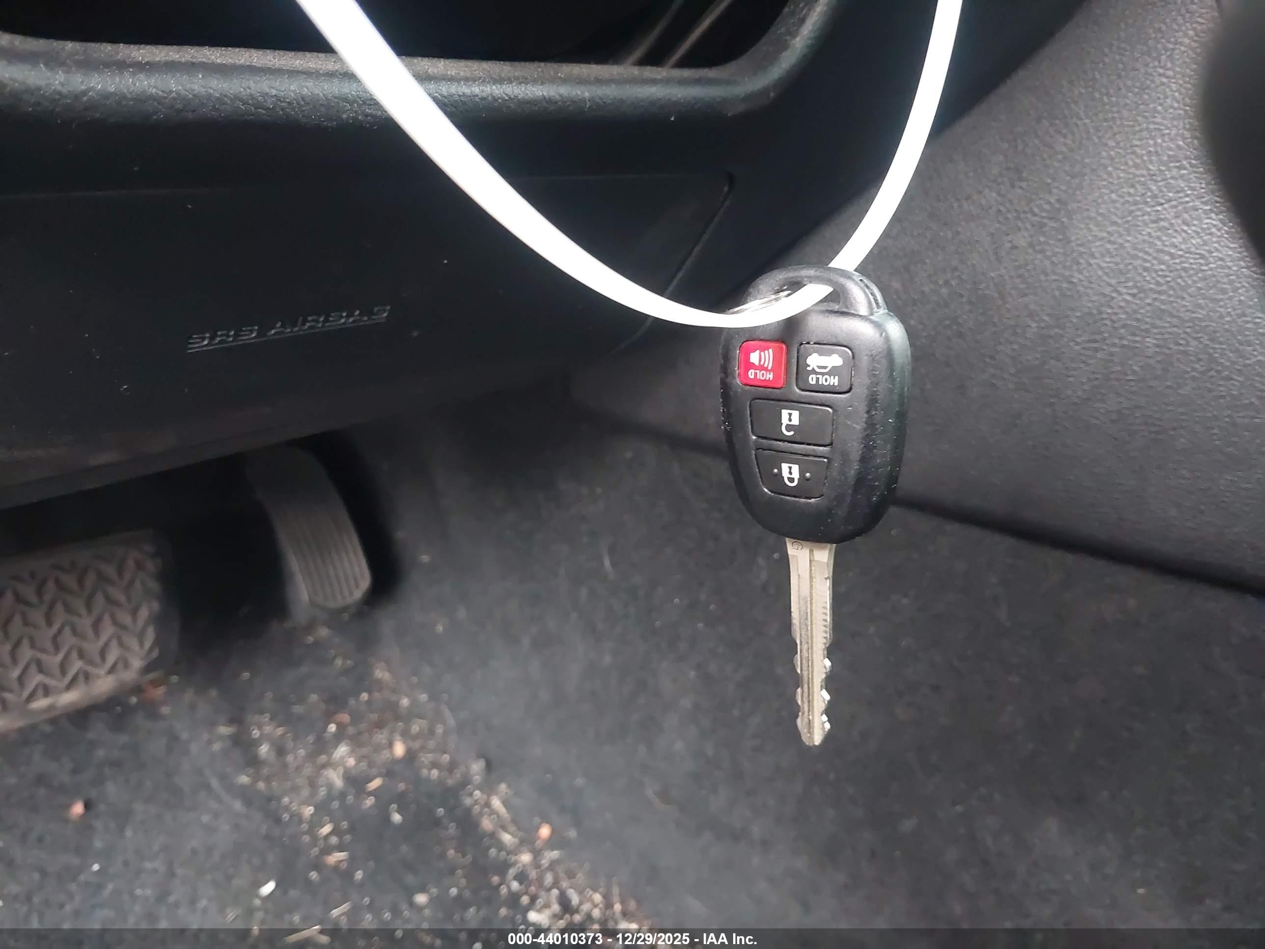 TOYOTA CAMRY image 11
