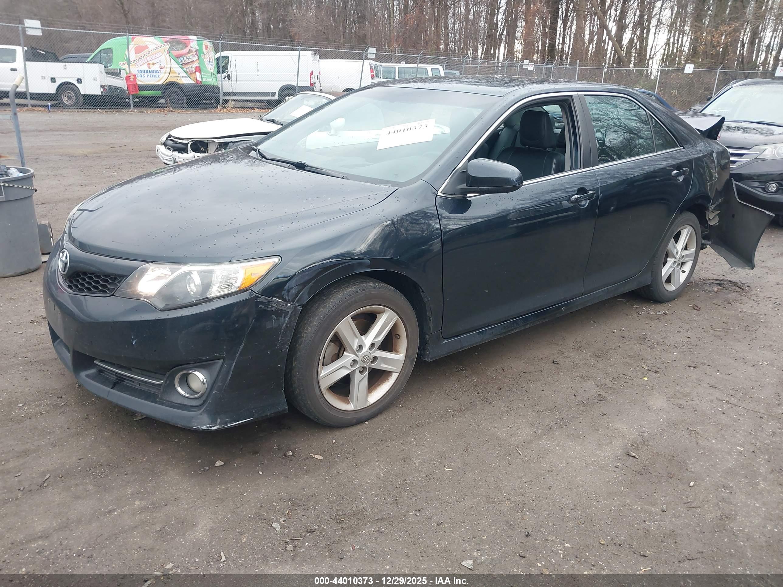 TOYOTA CAMRY image 2