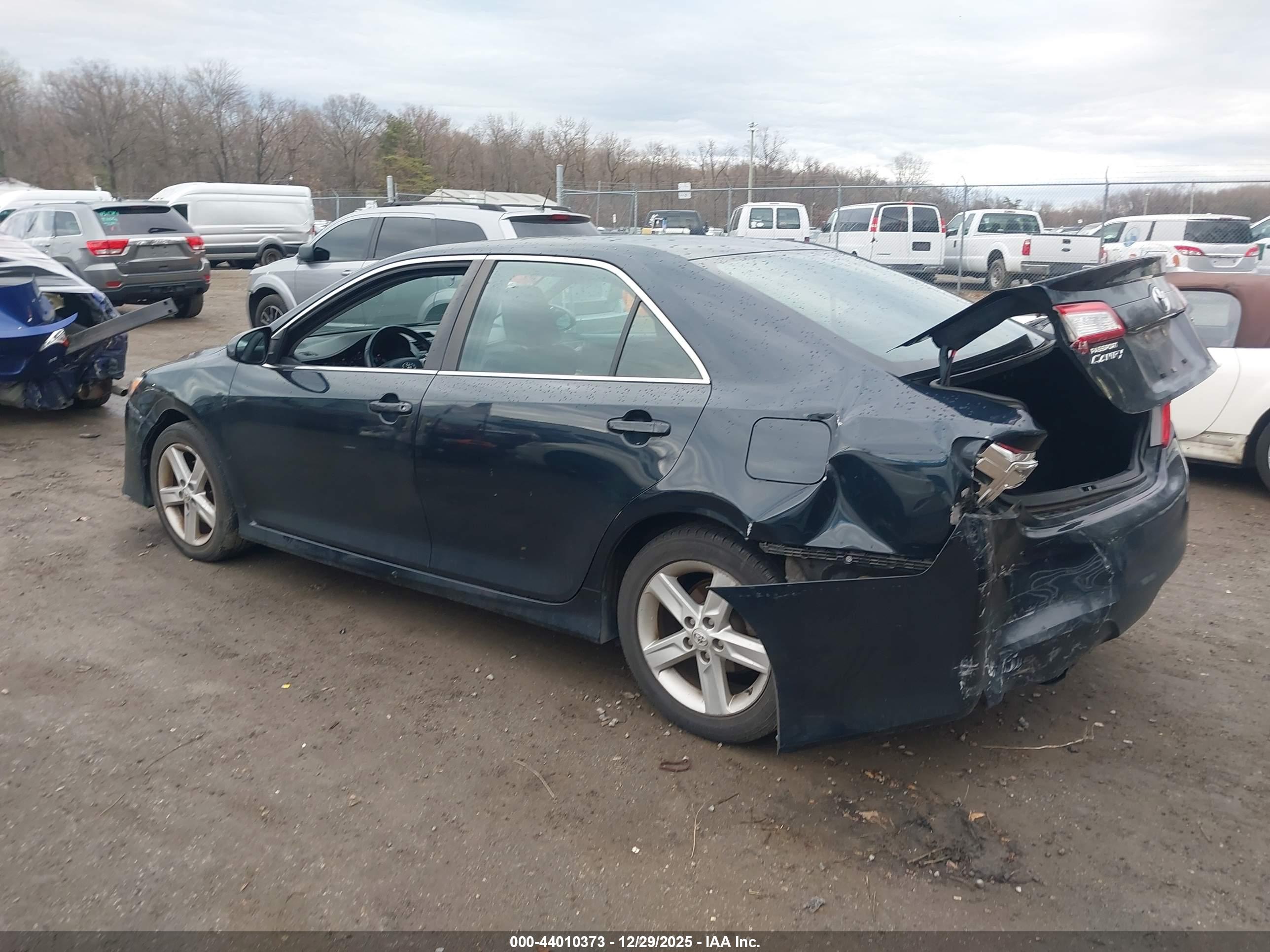 TOYOTA CAMRY image 3