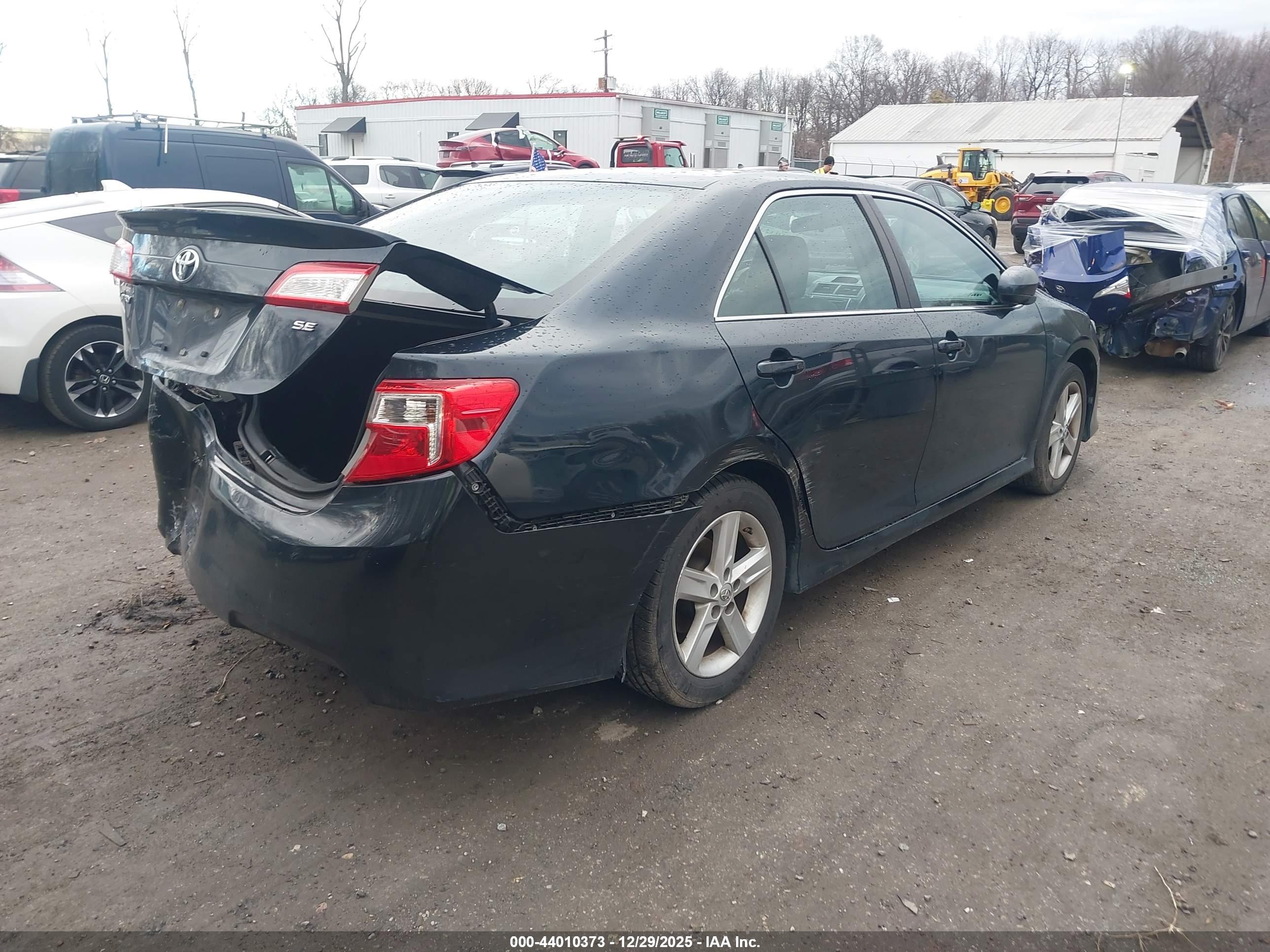 TOYOTA CAMRY image 4