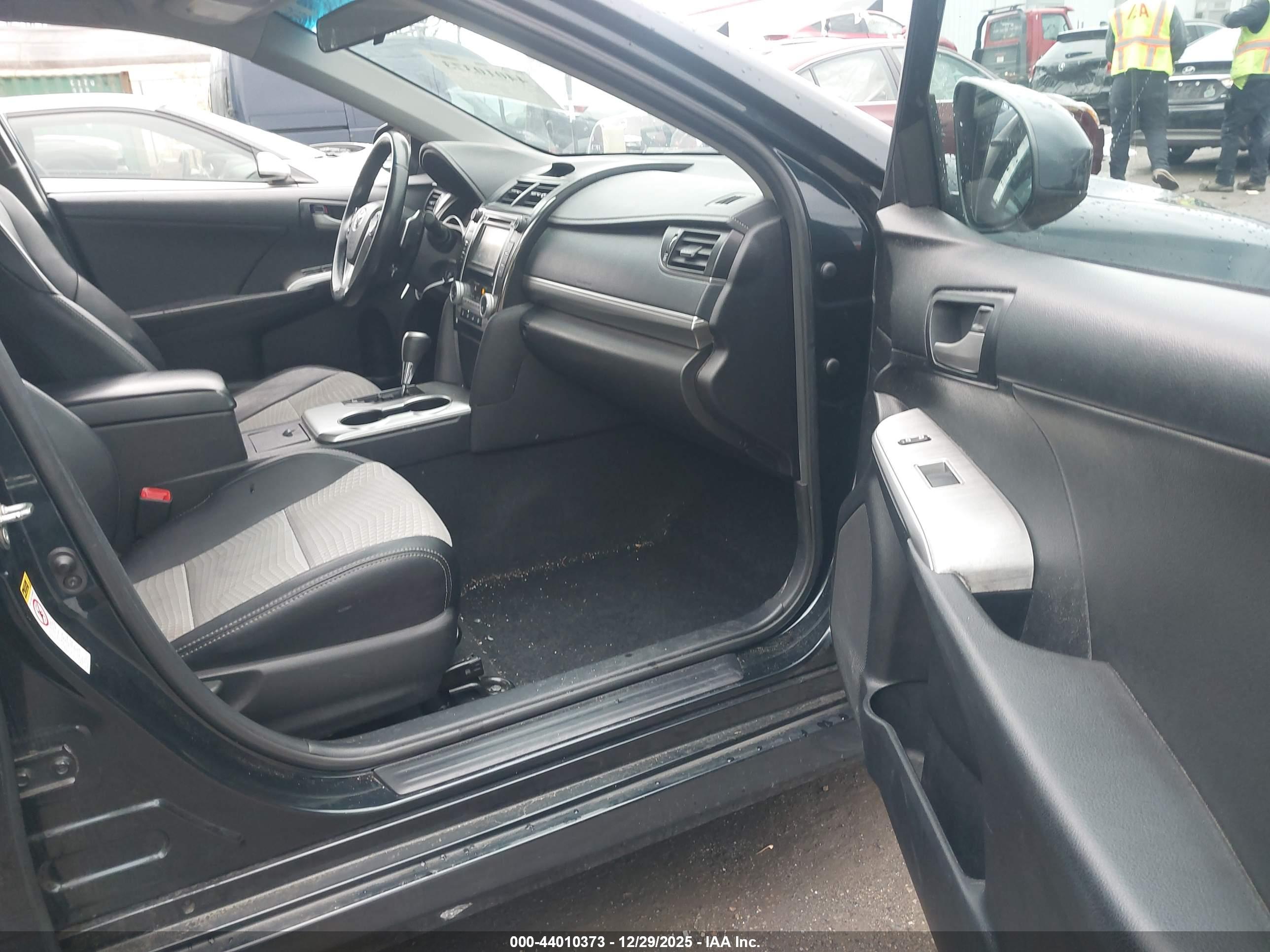 TOYOTA CAMRY image 5