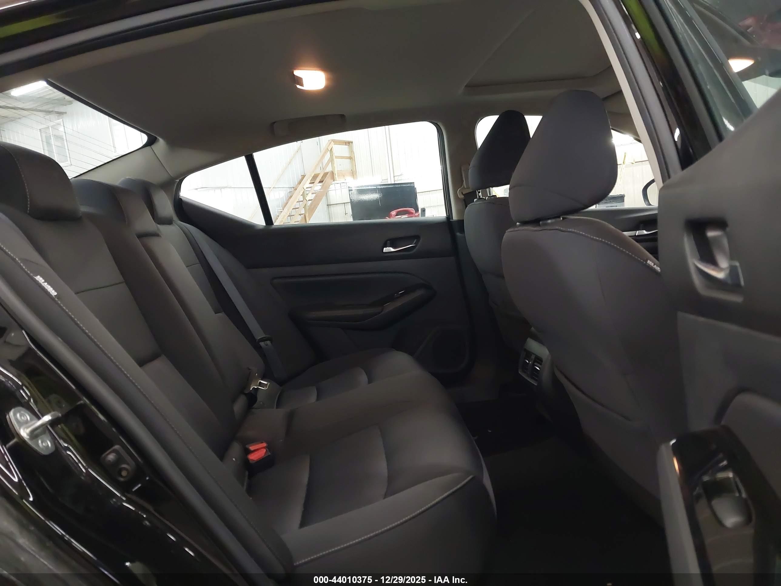 NISSAN ALTIMA image 8