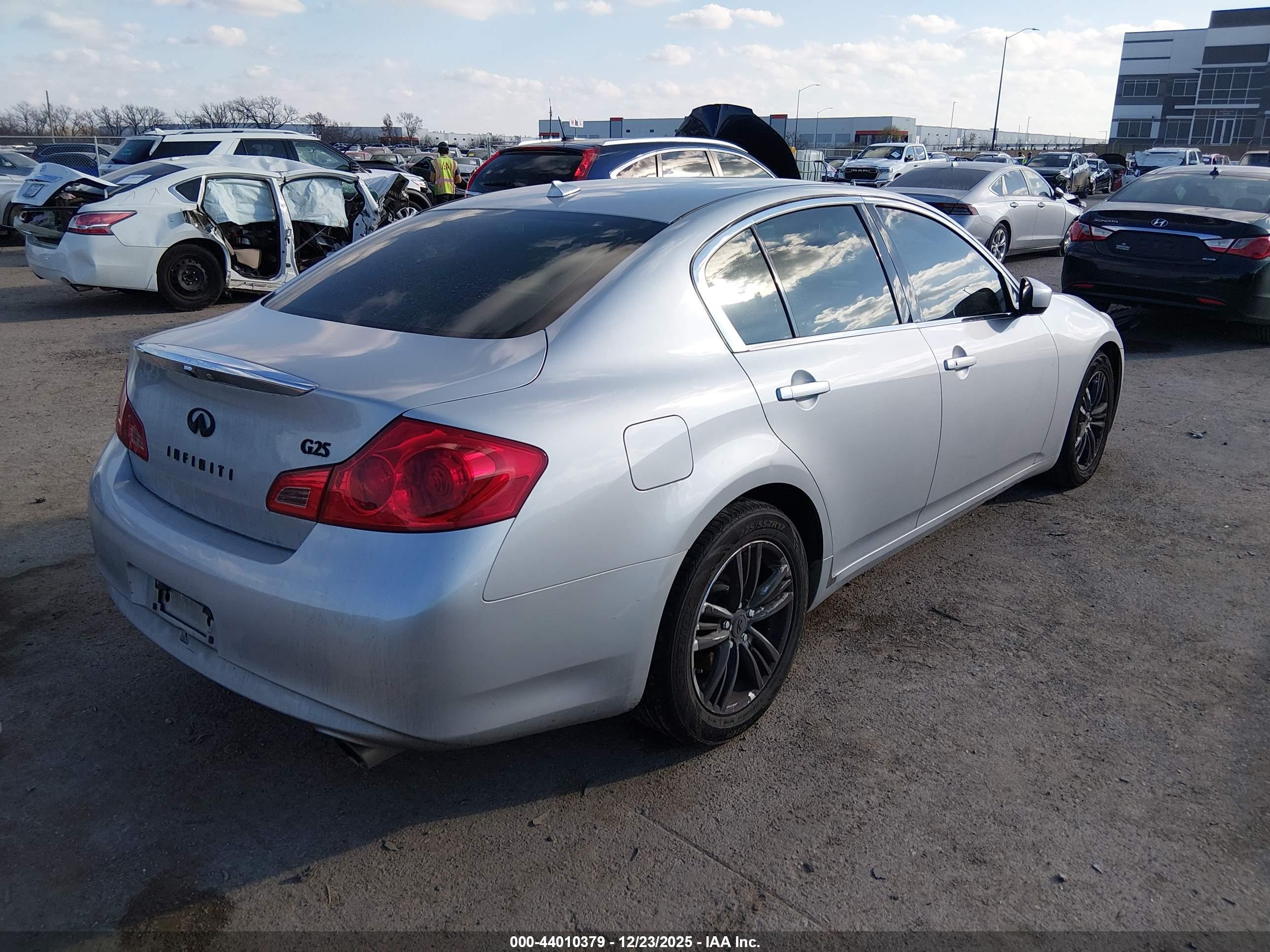 INFINITI G25 image 4