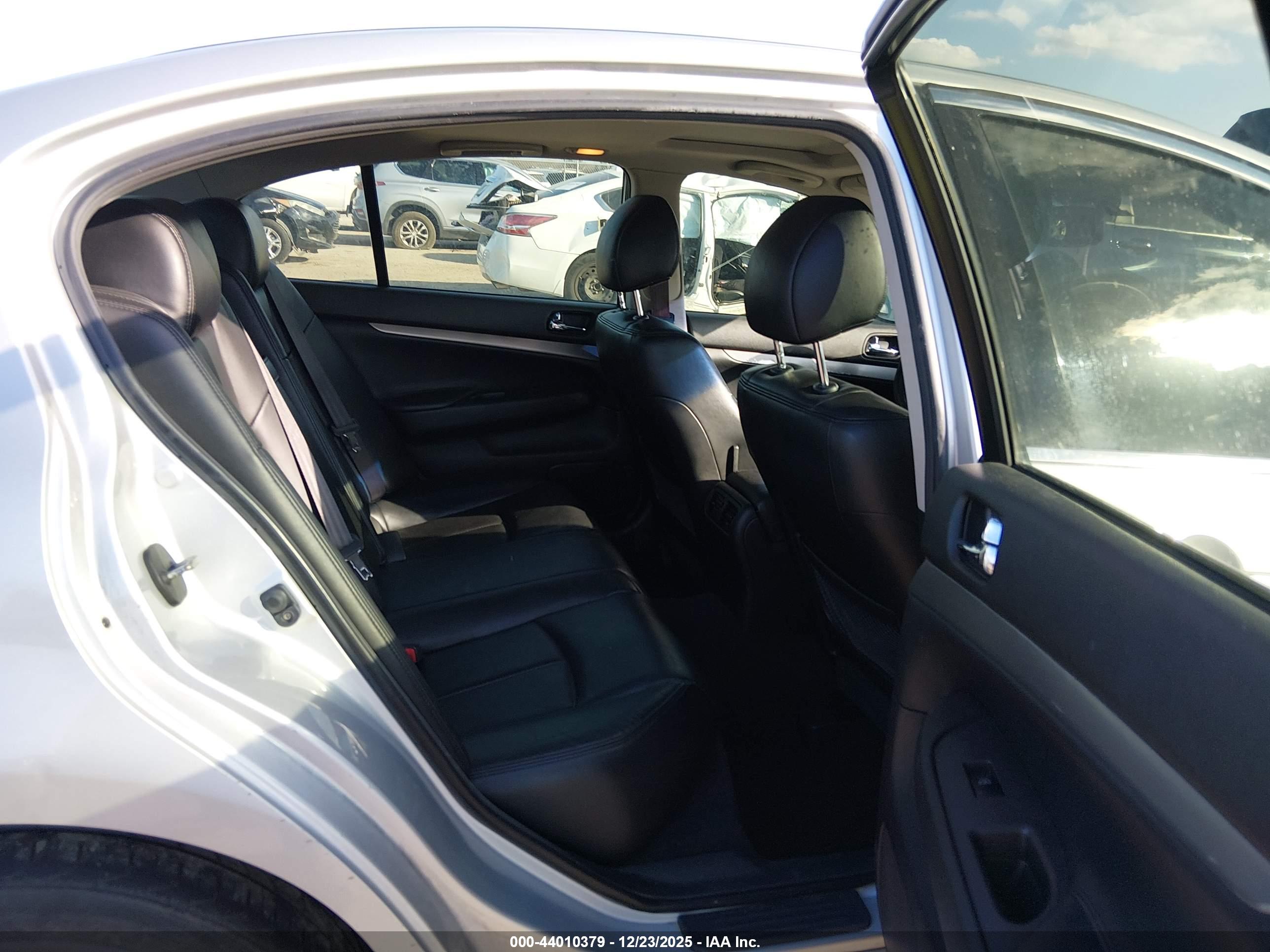 INFINITI G25 image 8