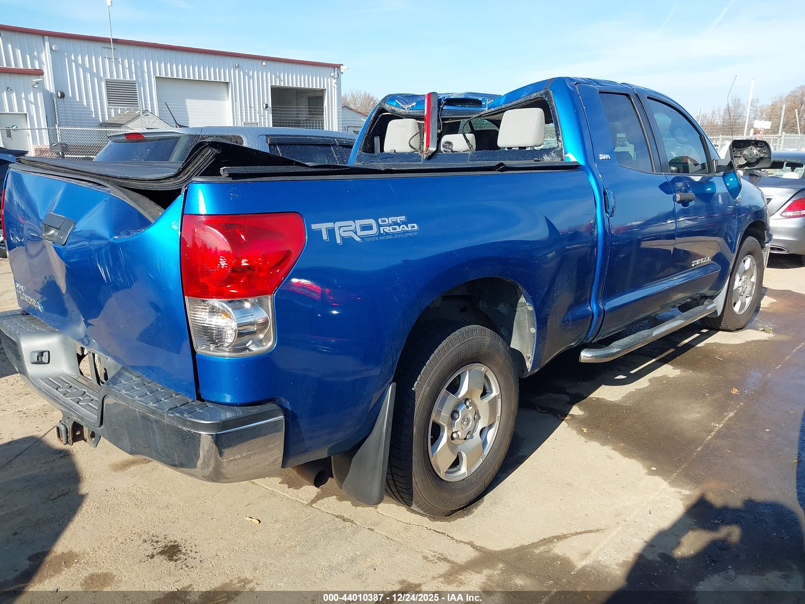 TOYOTA TUNDRA image 4