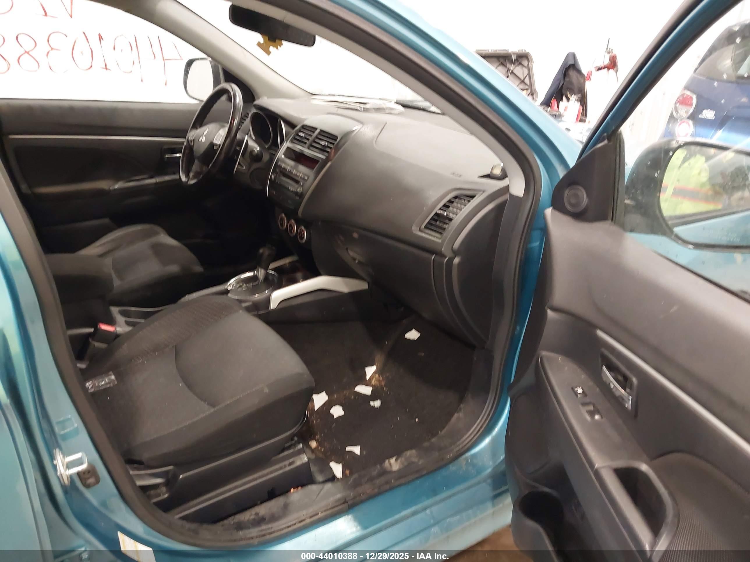 MITSUBISHI OUTLANDER image 5