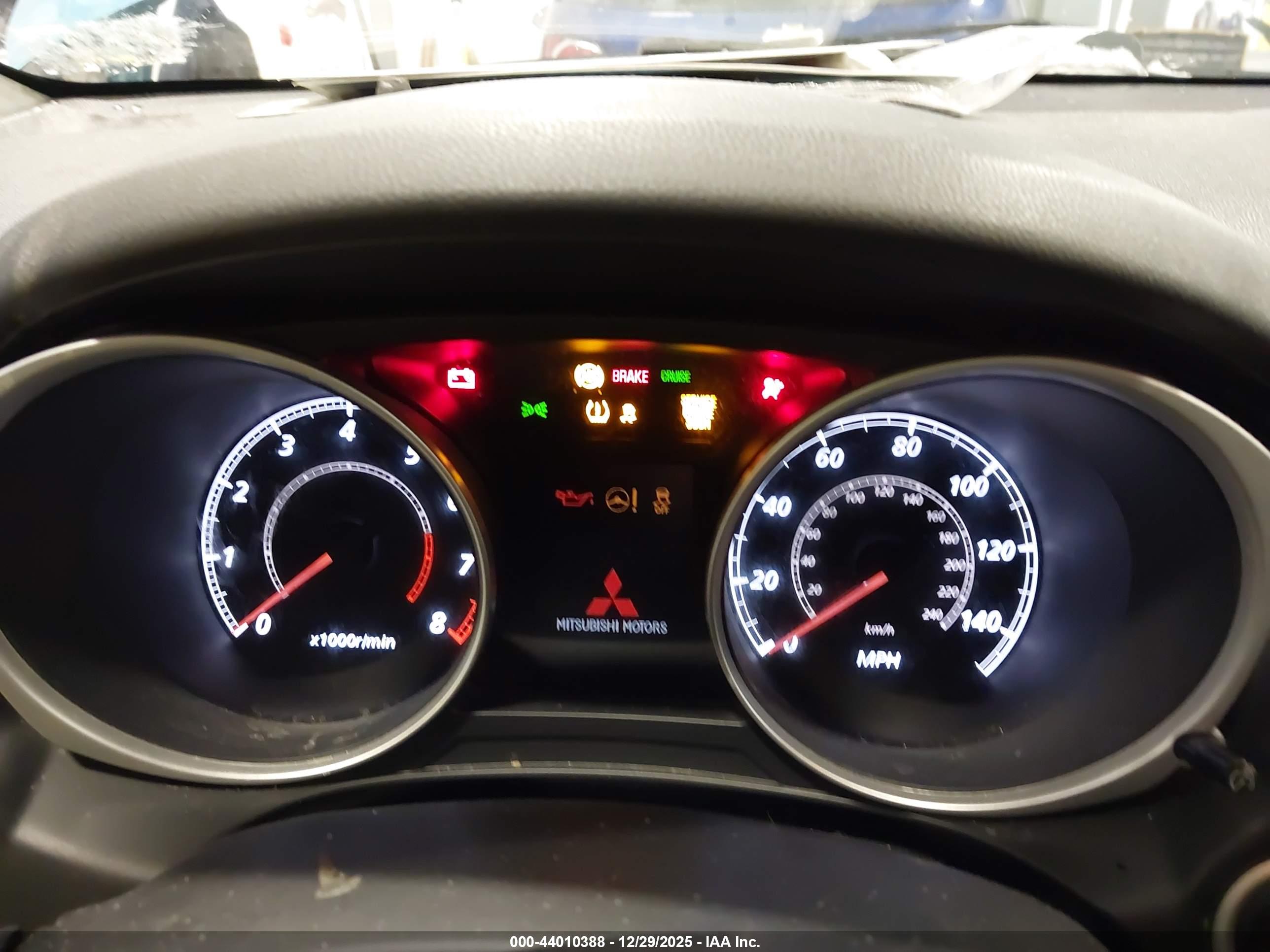 MITSUBISHI OUTLANDER image 7