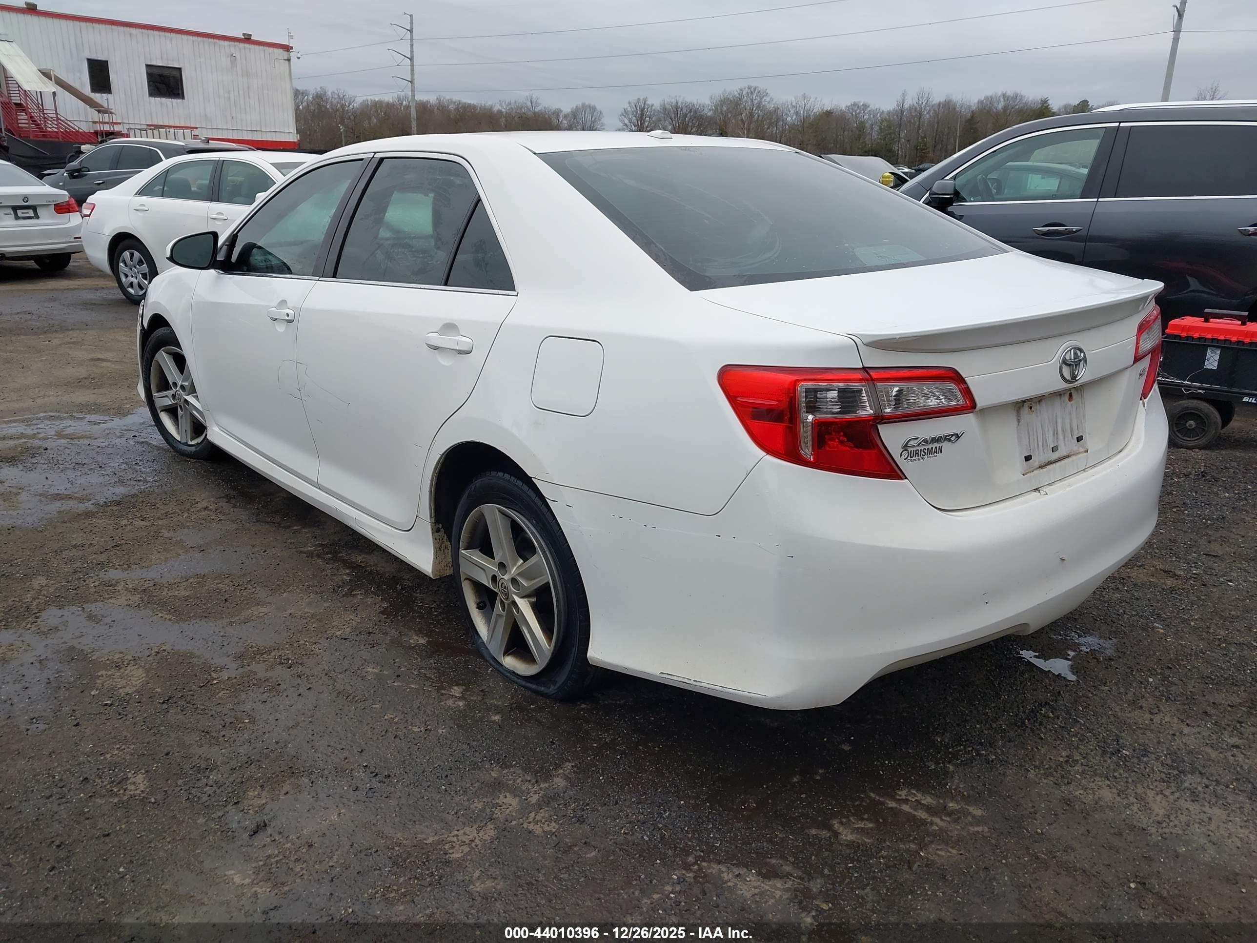 TOYOTA CAMRY image 3