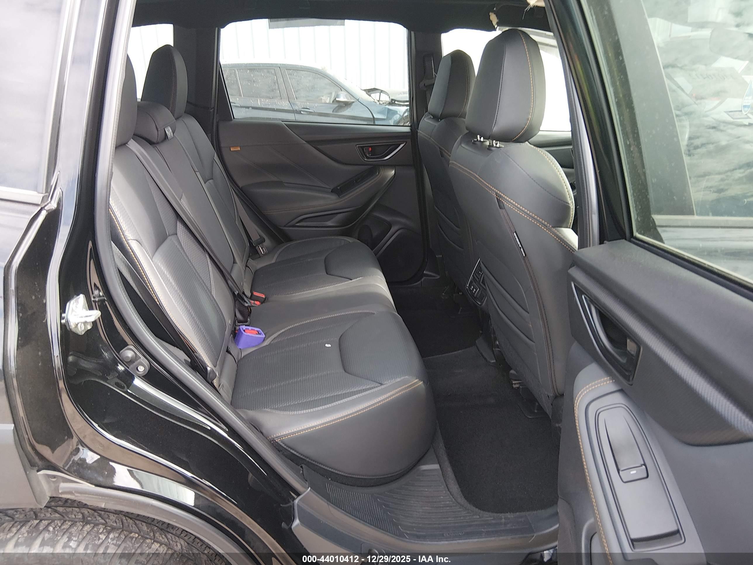 SUBARU FORESTER image 8