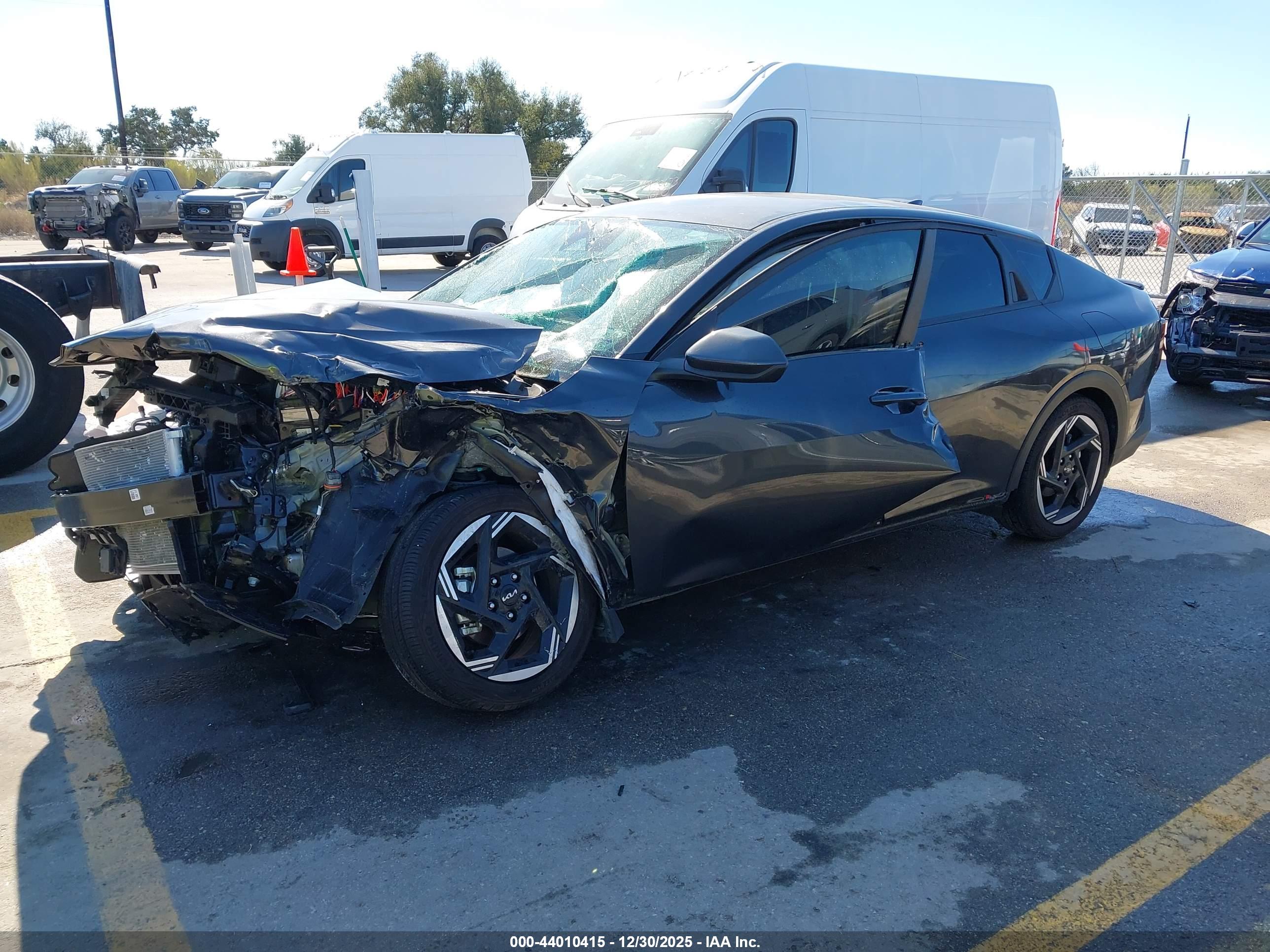 KIA K4 image 2