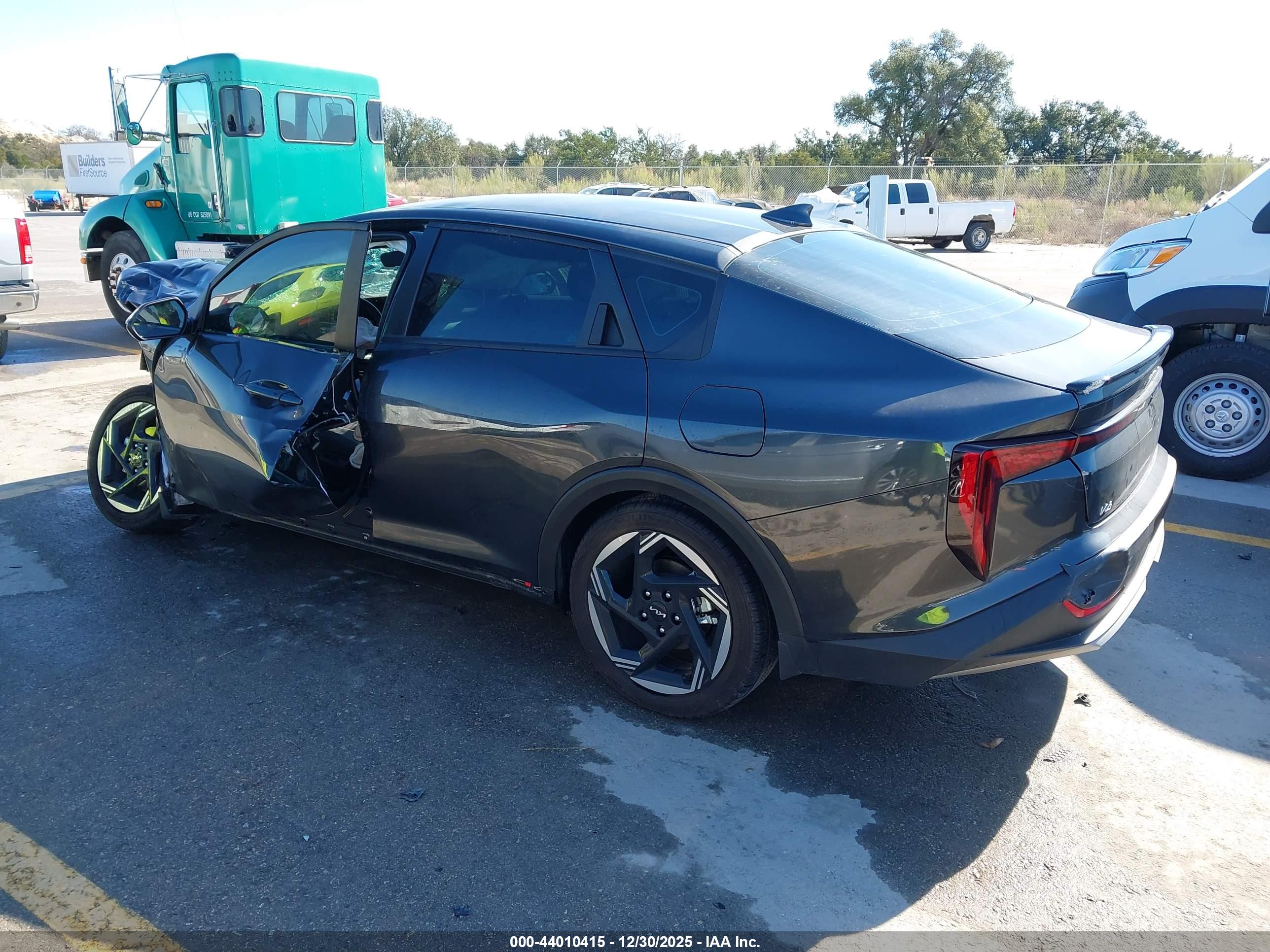KIA K4 image 3