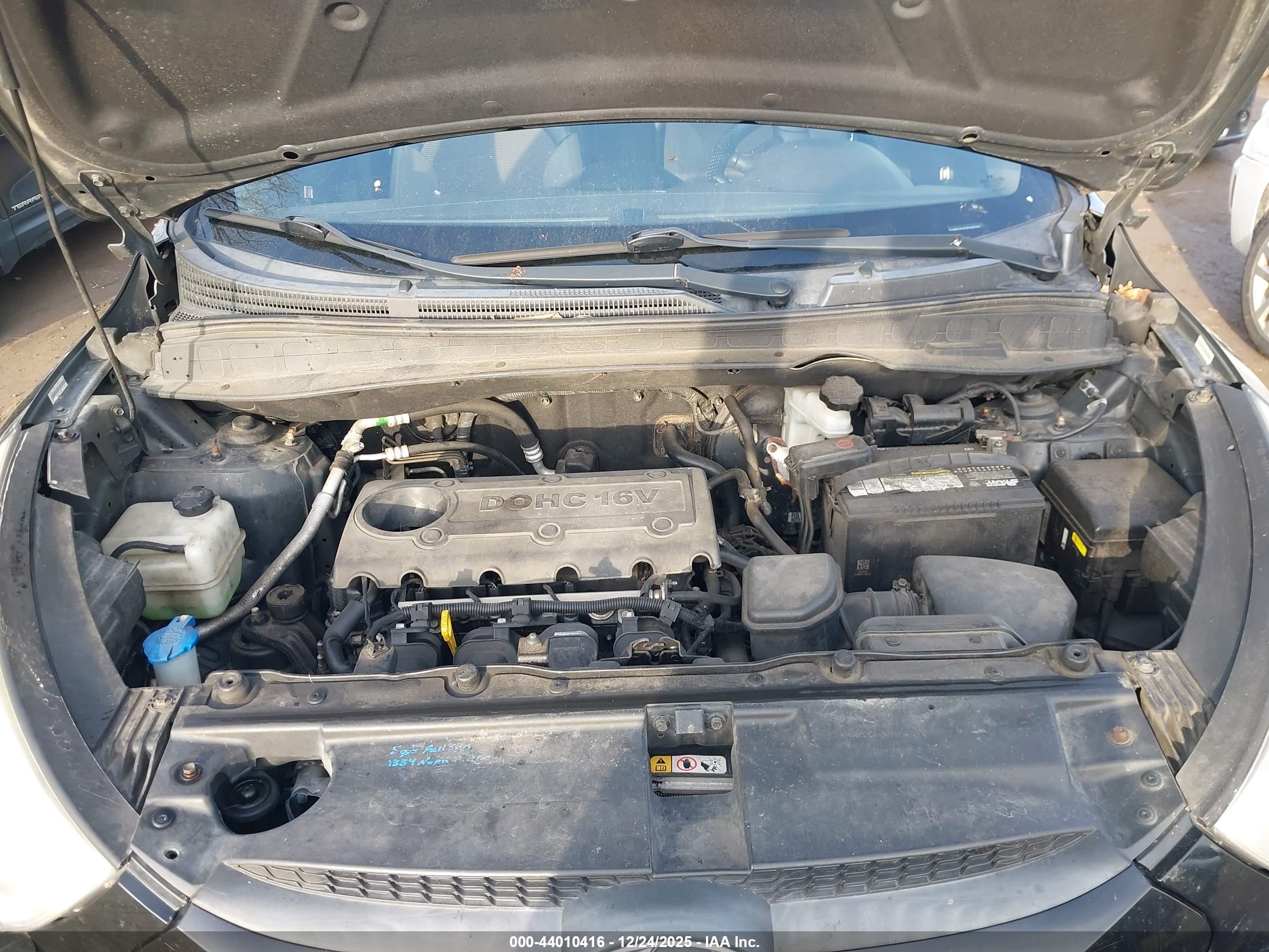 HYUNDAI TUCSON image 10